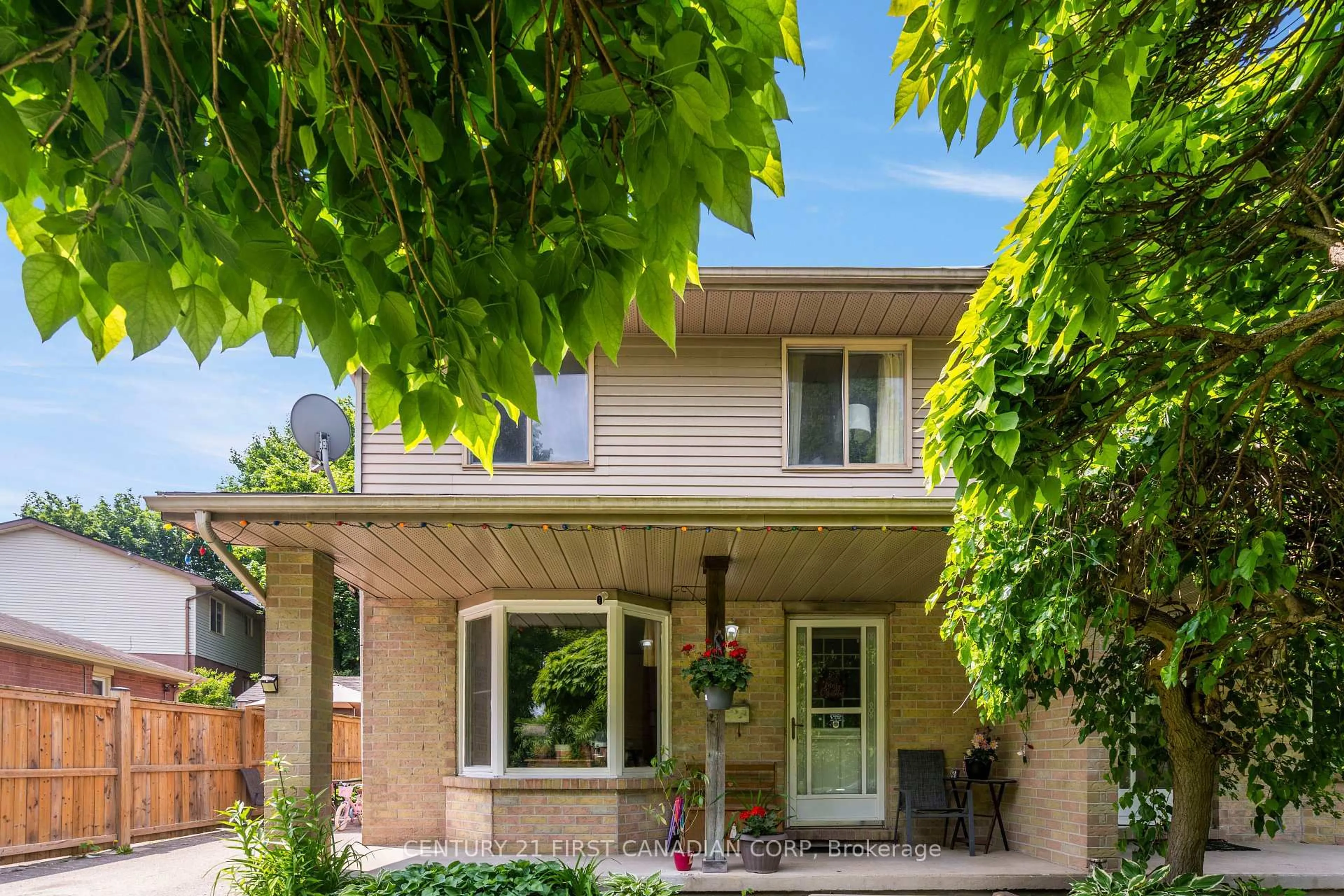 Home with brick exterior material, street for 139 Kimberley Ave, London South Ontario N5Z 4Z2