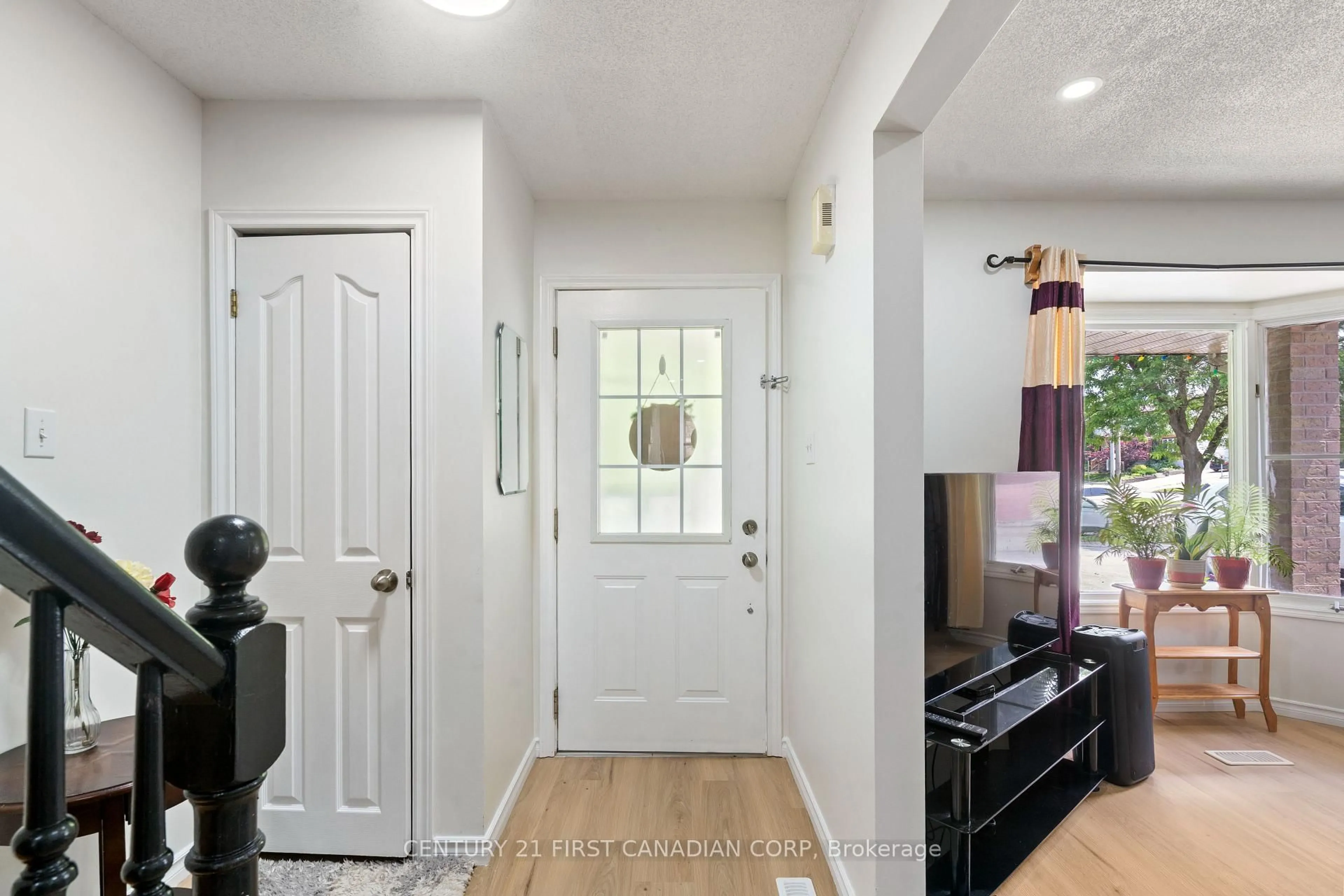 Indoor entryway for 139 Kimberley Ave, London South Ontario N5Z 4Z2