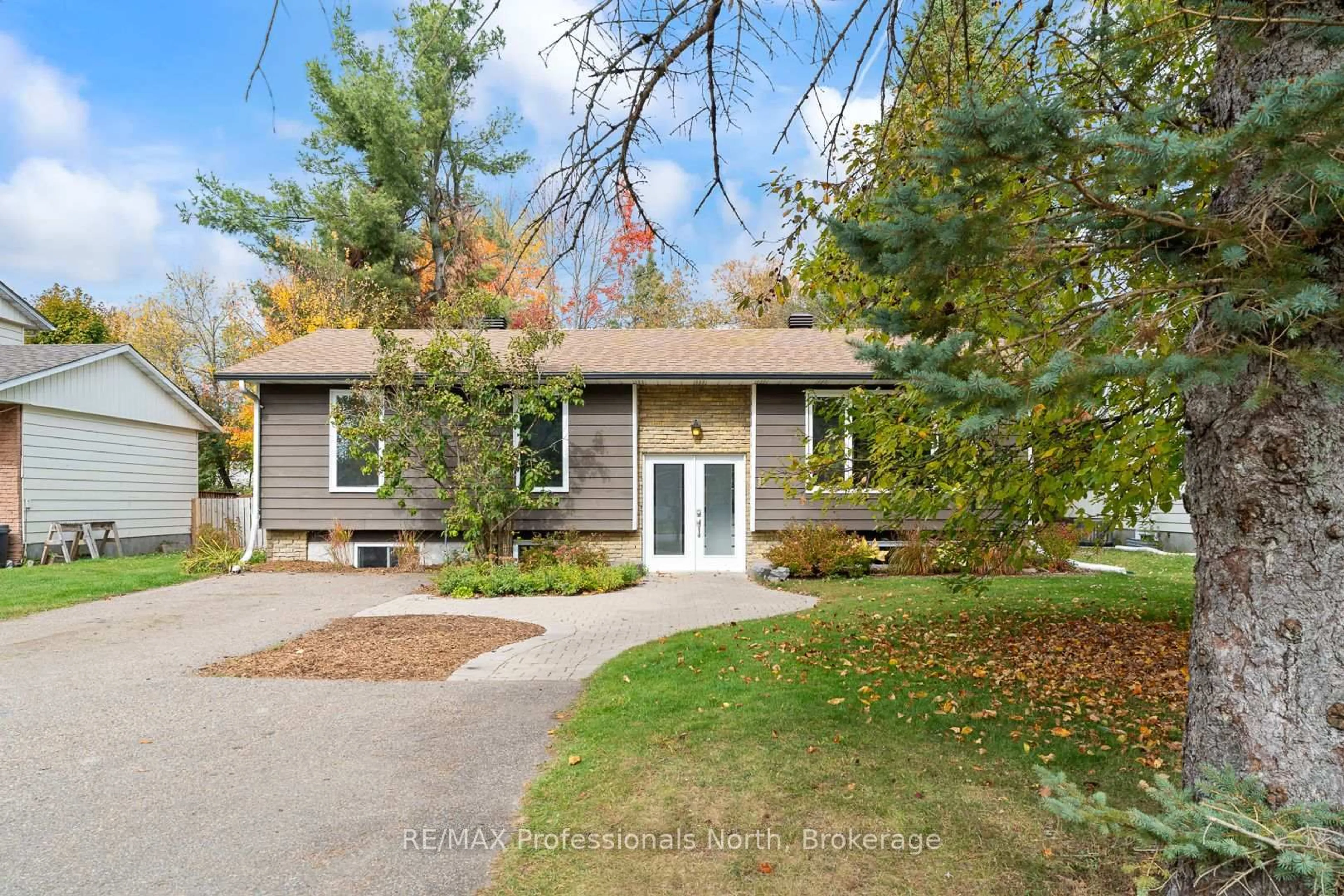 Unknown for 11 Andrea Dr, Bracebridge Ontario P1L 1C5