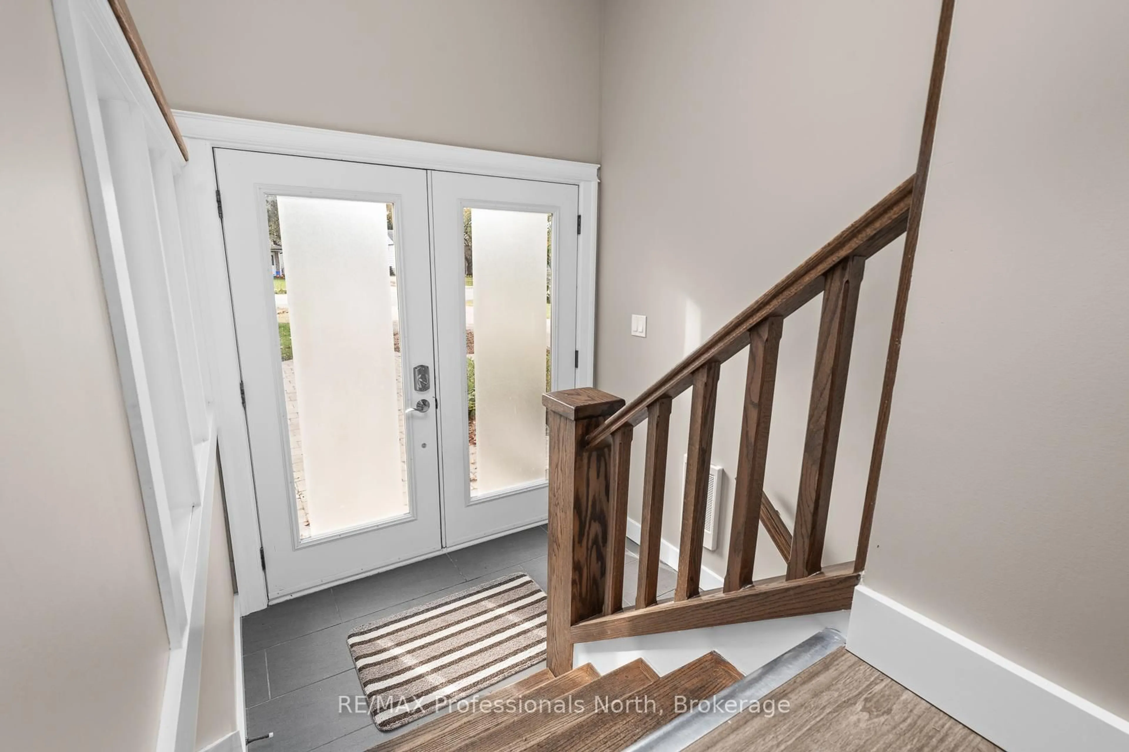 Indoor entryway for 11 Andrea Dr, Bracebridge Ontario P1L 1C5