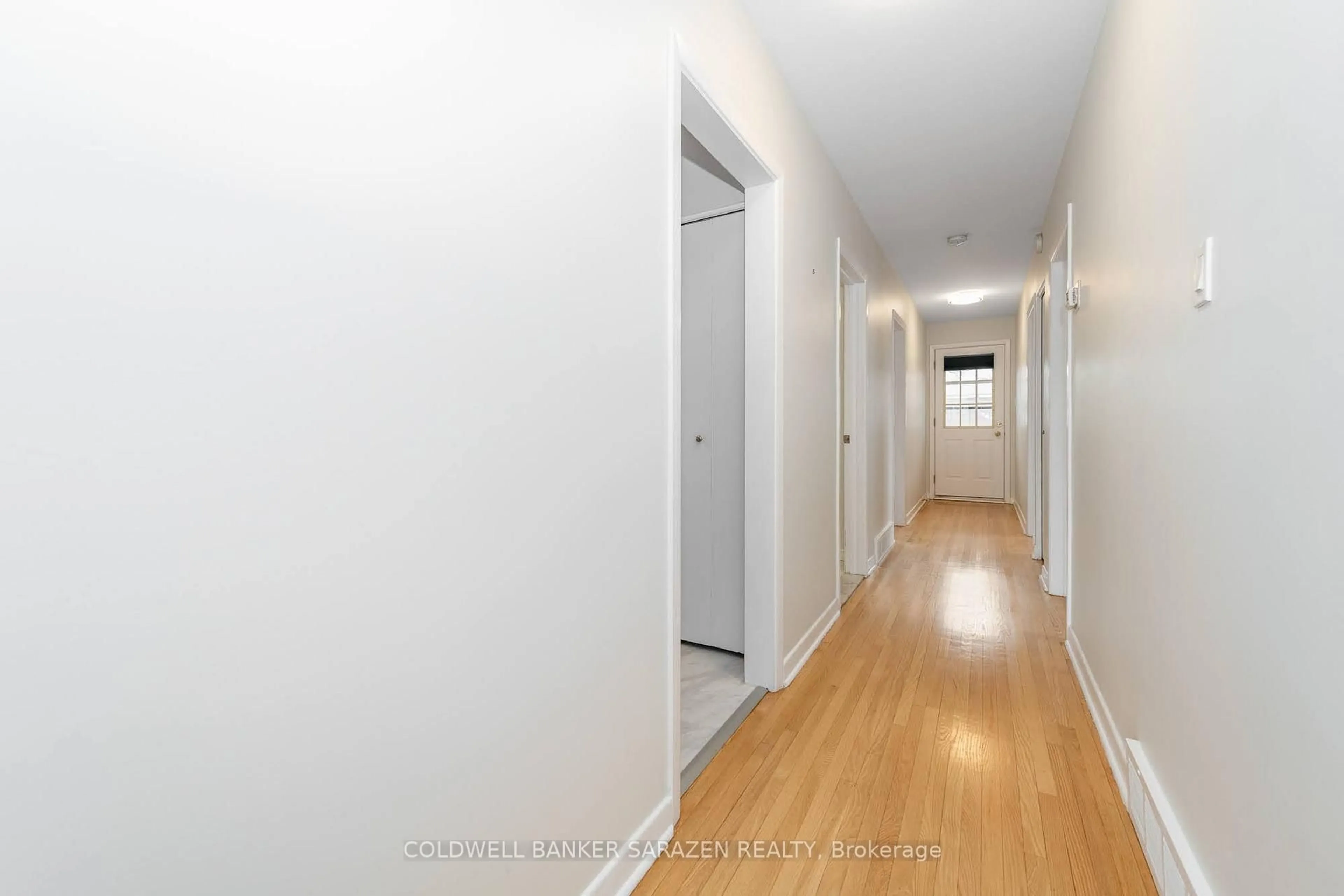 Indoor foyer for 2707 Priscilla St, Ottawa Ontario K2B 7E1