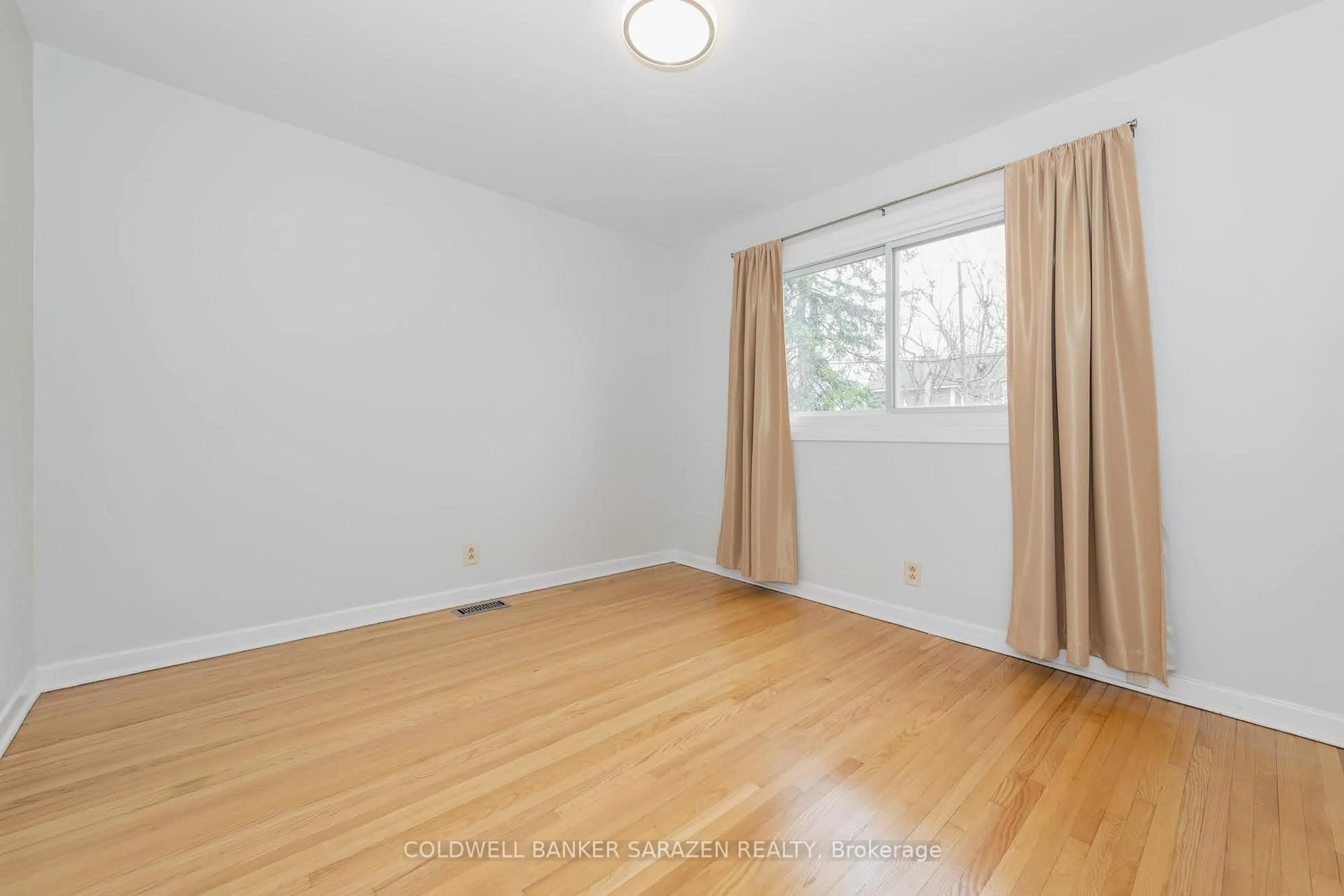 A pic of a room for 2707 Priscilla St, Ottawa Ontario K2B 7E1