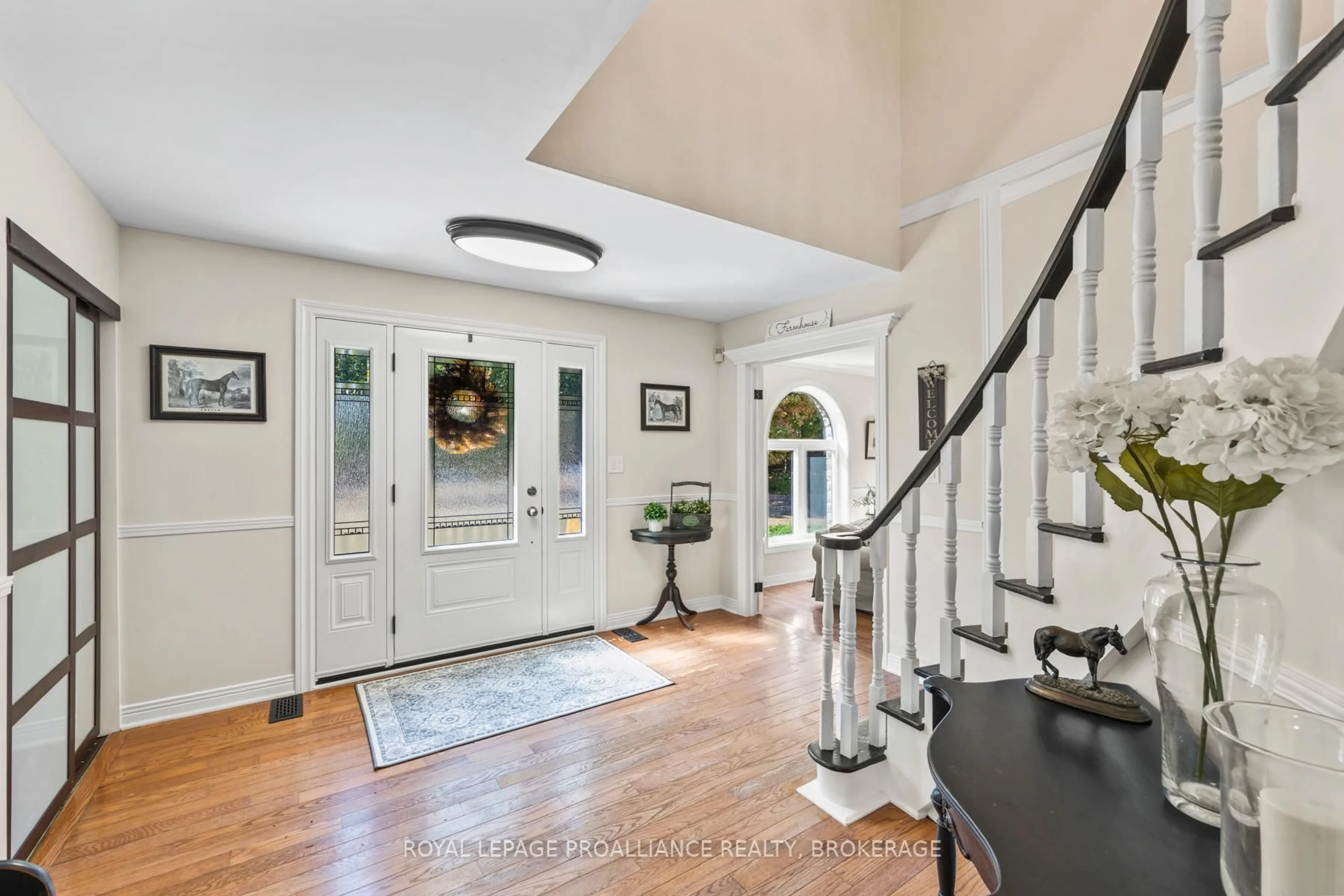 Indoor entryway for 3746 Stage Coach Rd, Harrowsmith Ontario K0H 1V0