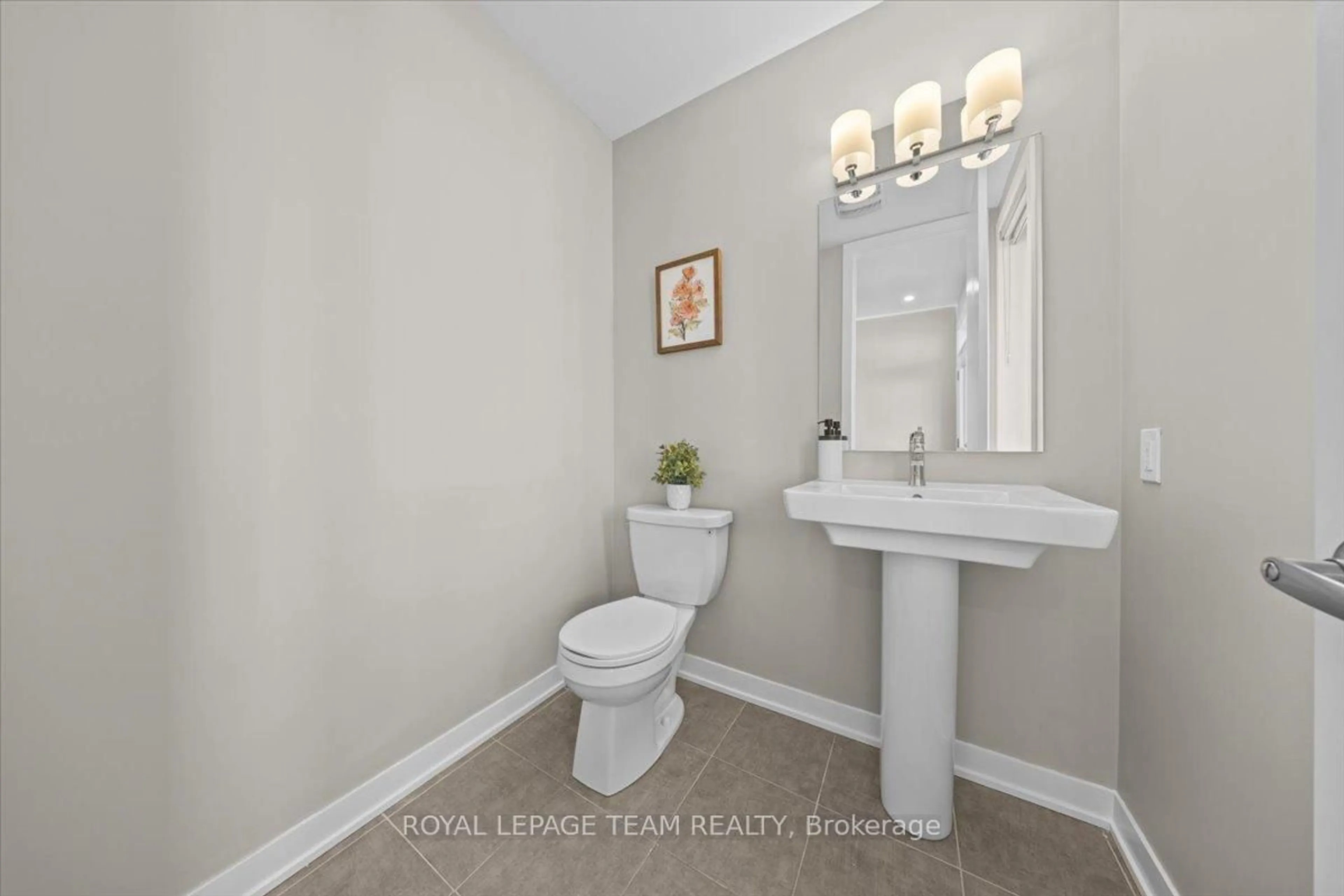 Standard bathroom, ceramic/tile floor for 426 Epoch St, Ottawa Ontario K2J 6X7