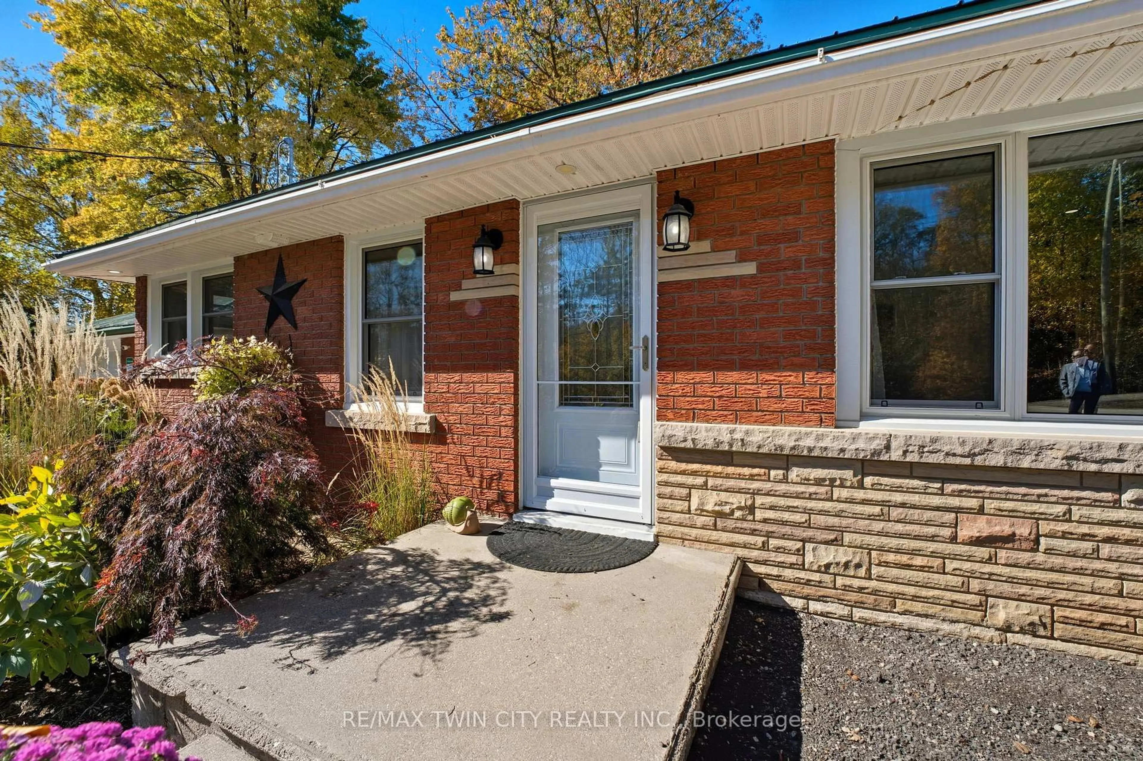 Home with brick exterior material, street for 1822 Spragues Rd, North Dumfries Ontario N1R 5S5