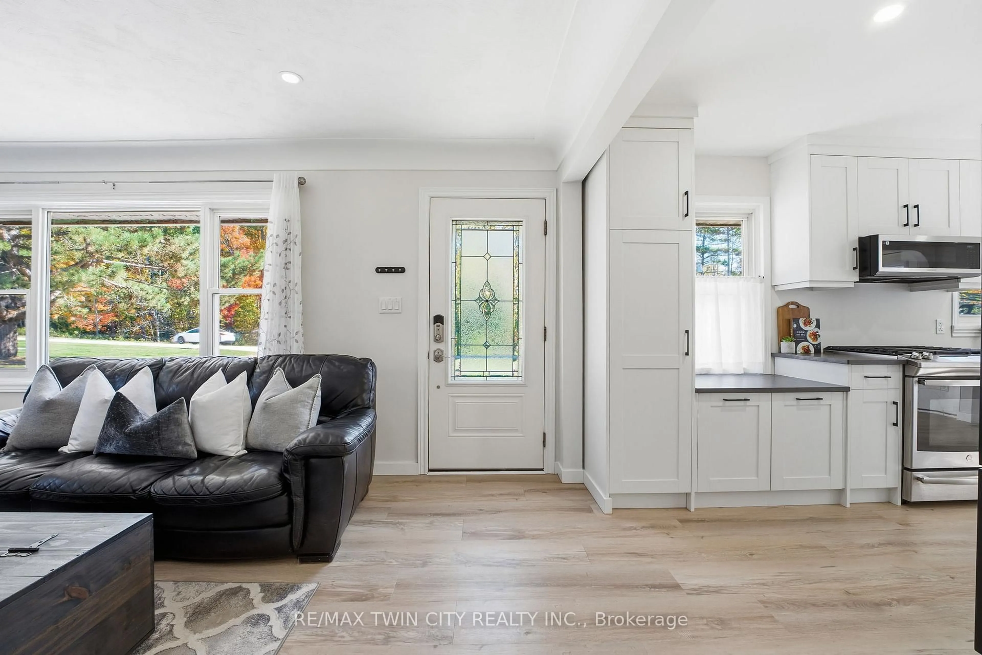 Indoor entryway for 1822 Spragues Rd, North Dumfries Ontario N1R 5S5