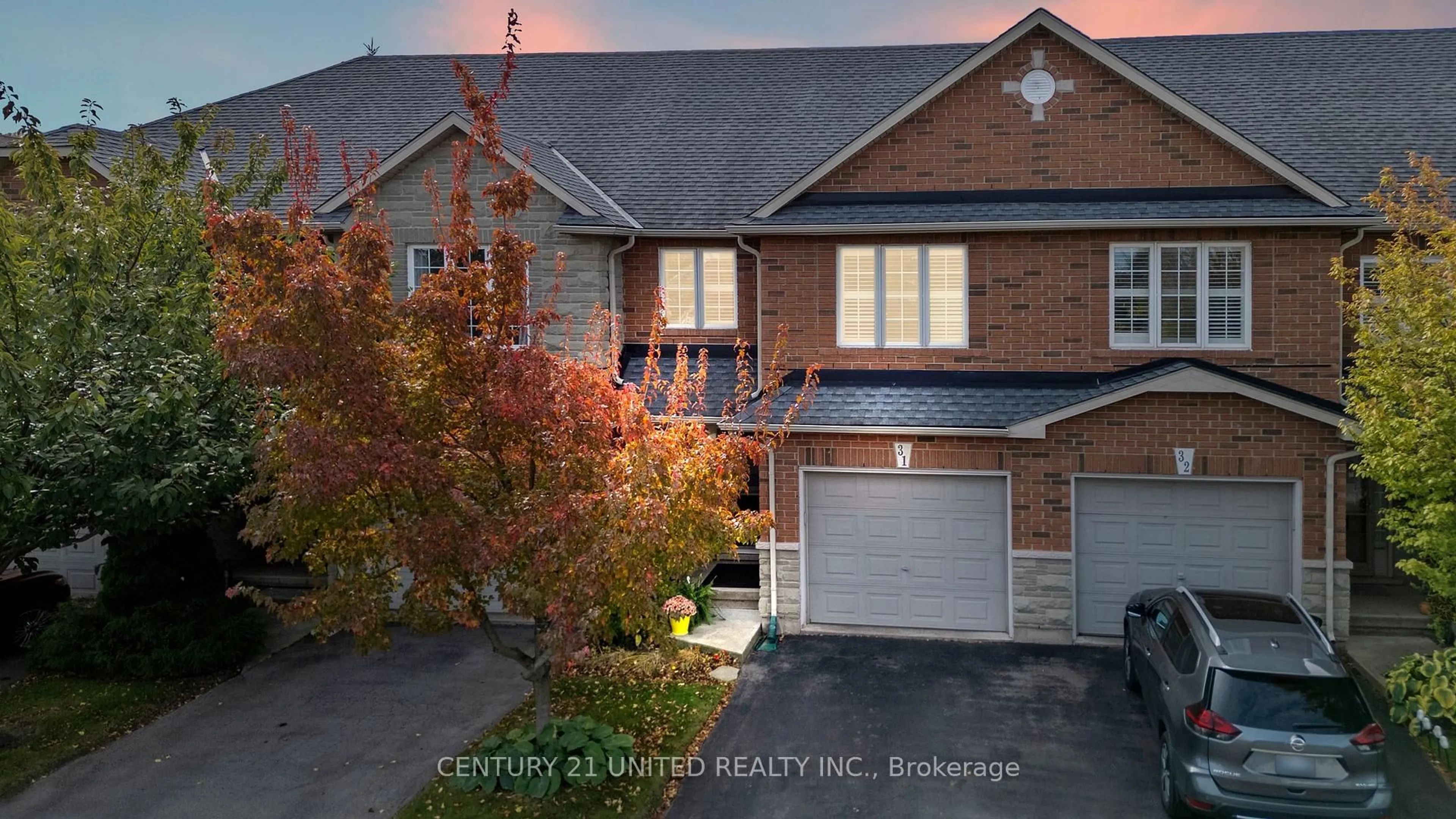 A pic from outside/outdoor area/front of a property/back of a property/a pic from drone, street for 163 Livingston Ave #31, Grimsby Ontario L3M 5S8