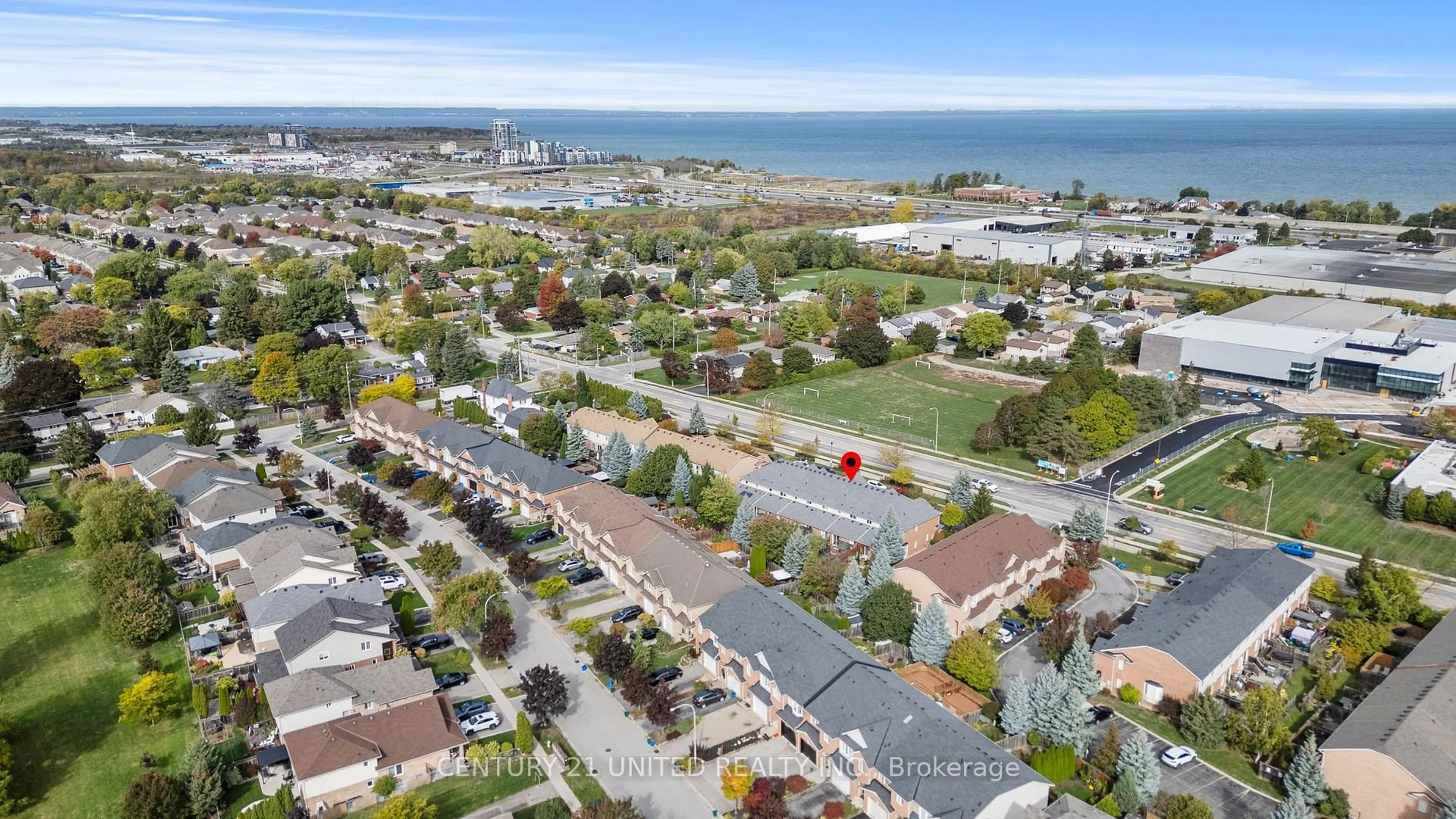 A pic from outside/outdoor area/front of a property/back of a property/a pic from drone, water/lake/river/ocean view for 163 Livingston Ave #31, Grimsby Ontario L3M 5S8