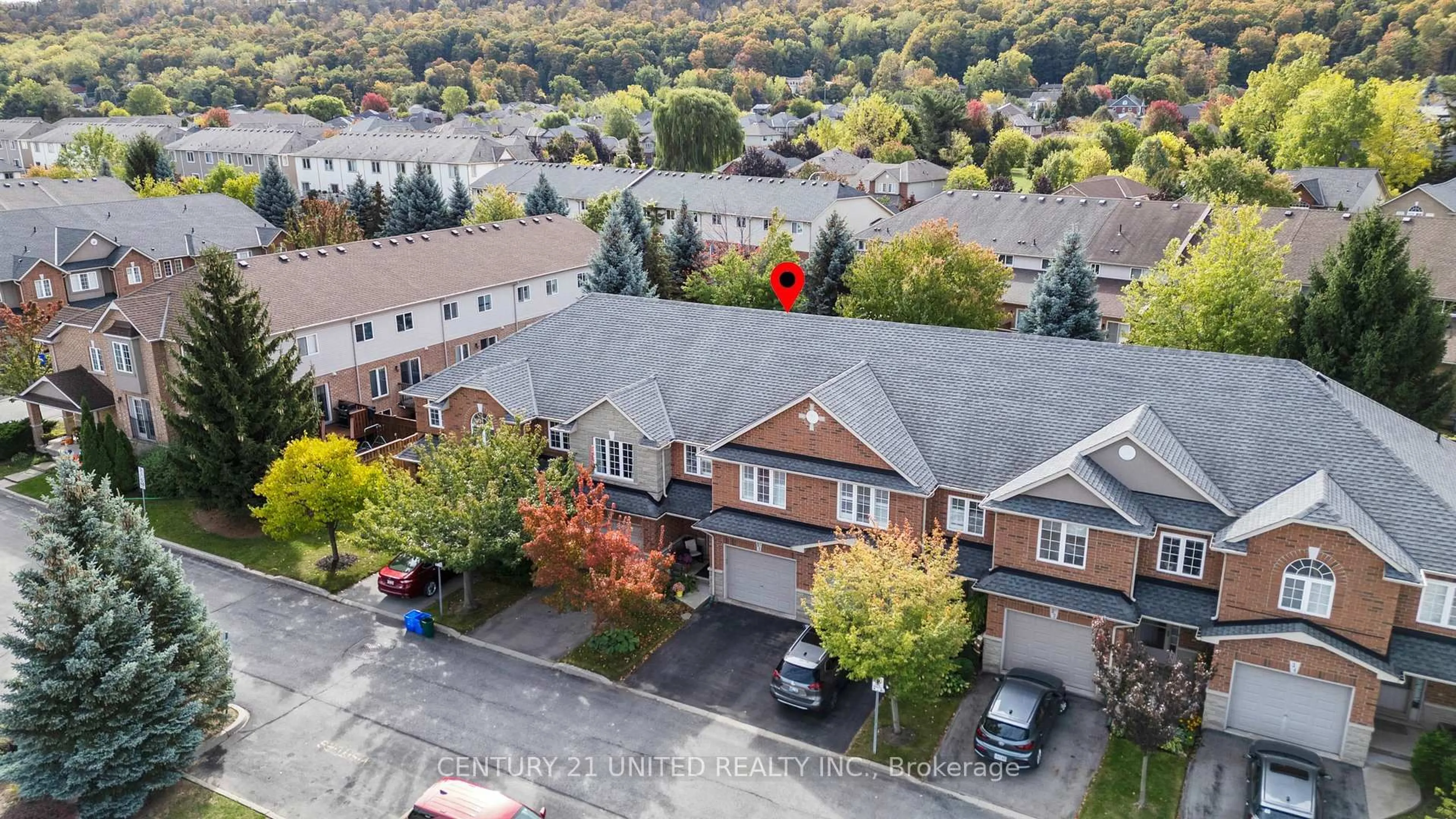 A pic from outside/outdoor area/front of a property/back of a property/a pic from drone, street for 163 Livingston Ave #31, Grimsby Ontario L3M 5S8