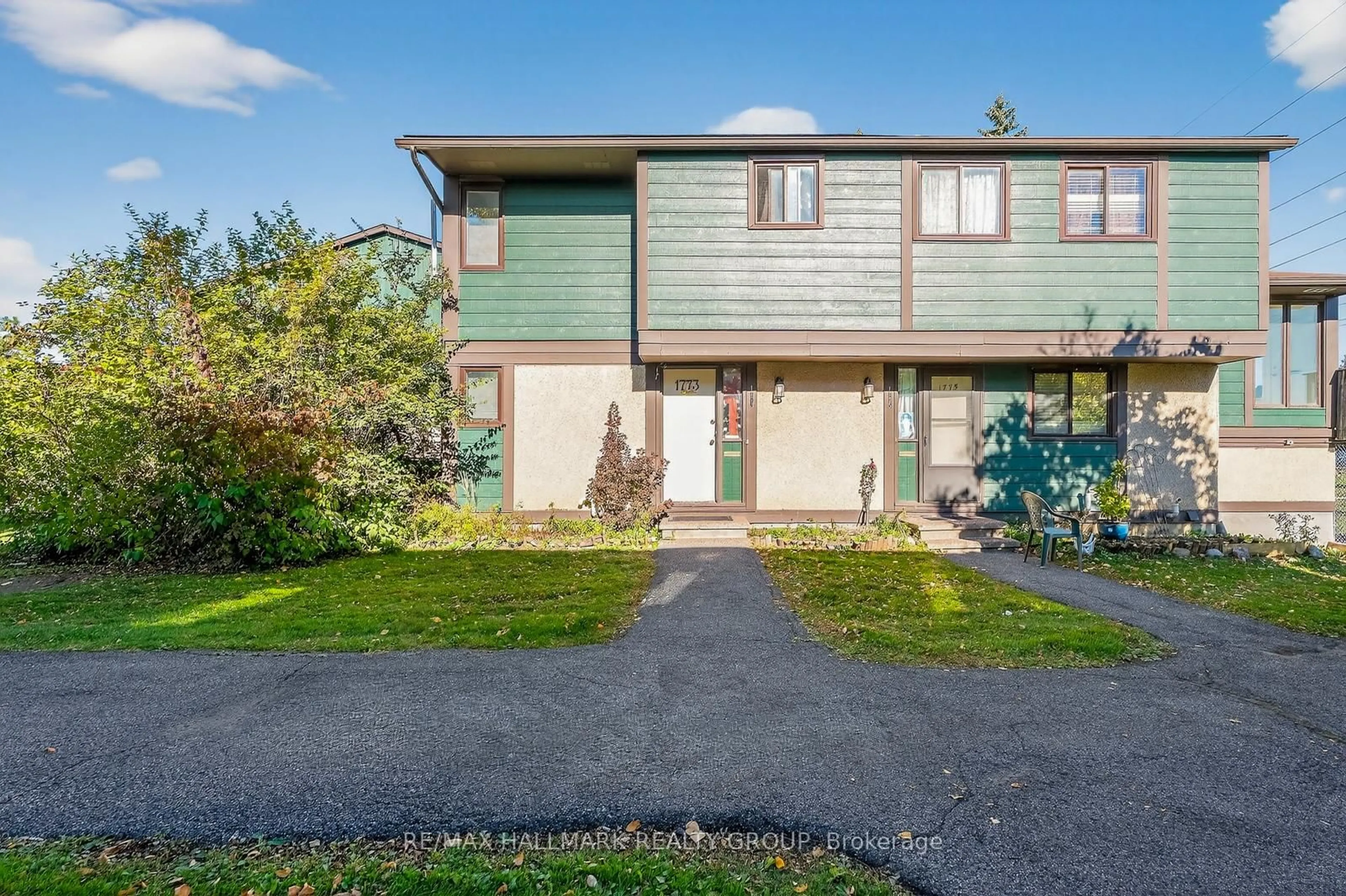 A pic from outside/outdoor area/front of a property/back of a property/a pic from drone, street for 1773 Meadowbrook Rd, Ottawa Ontario K1B 4W6