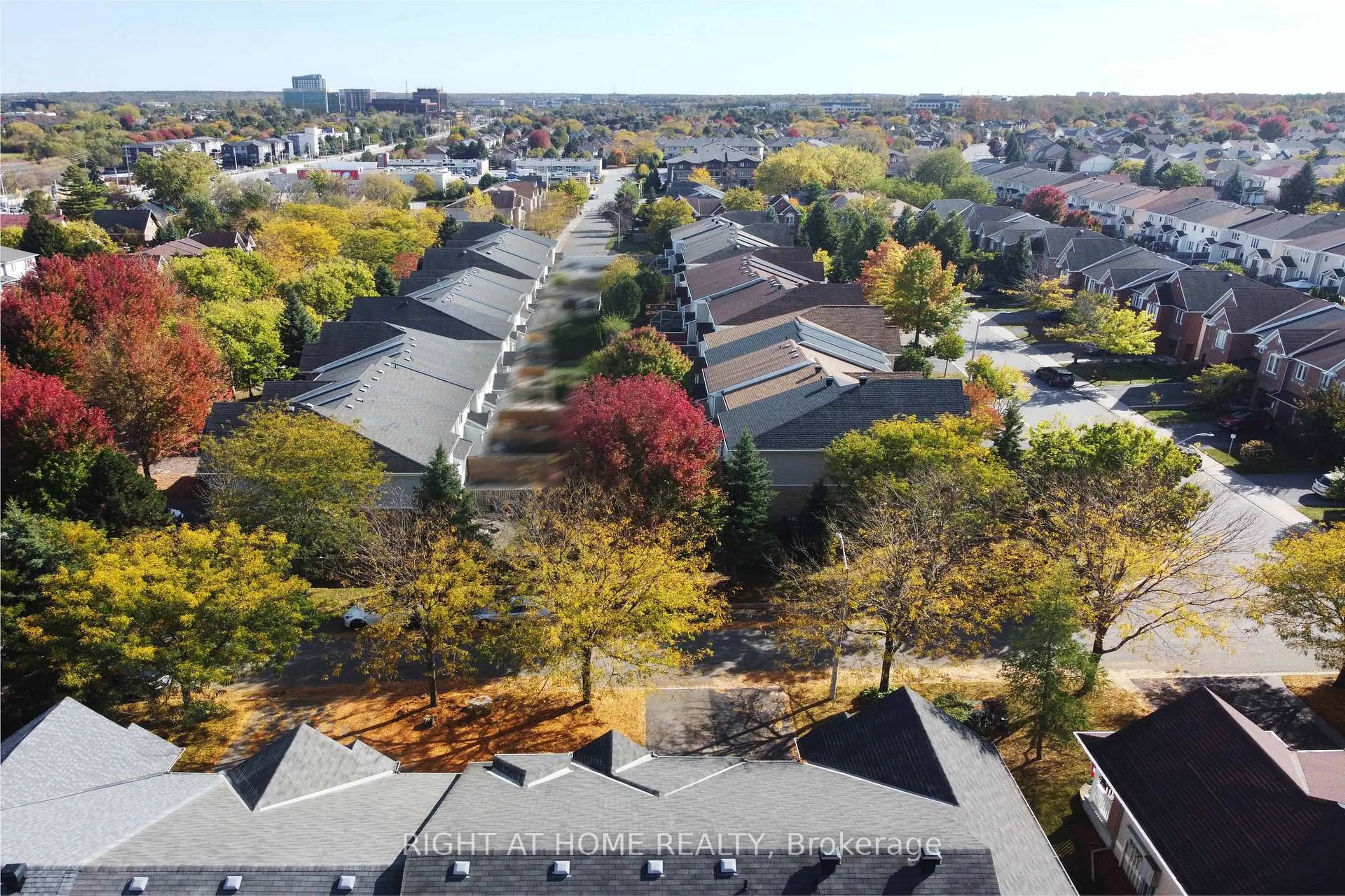 A pic from outside/outdoor area/front of a property/back of a property/a pic from drone, unknown for 321 BRECKENRIDGE Cres, Ottawa Ontario K2W 1J3
