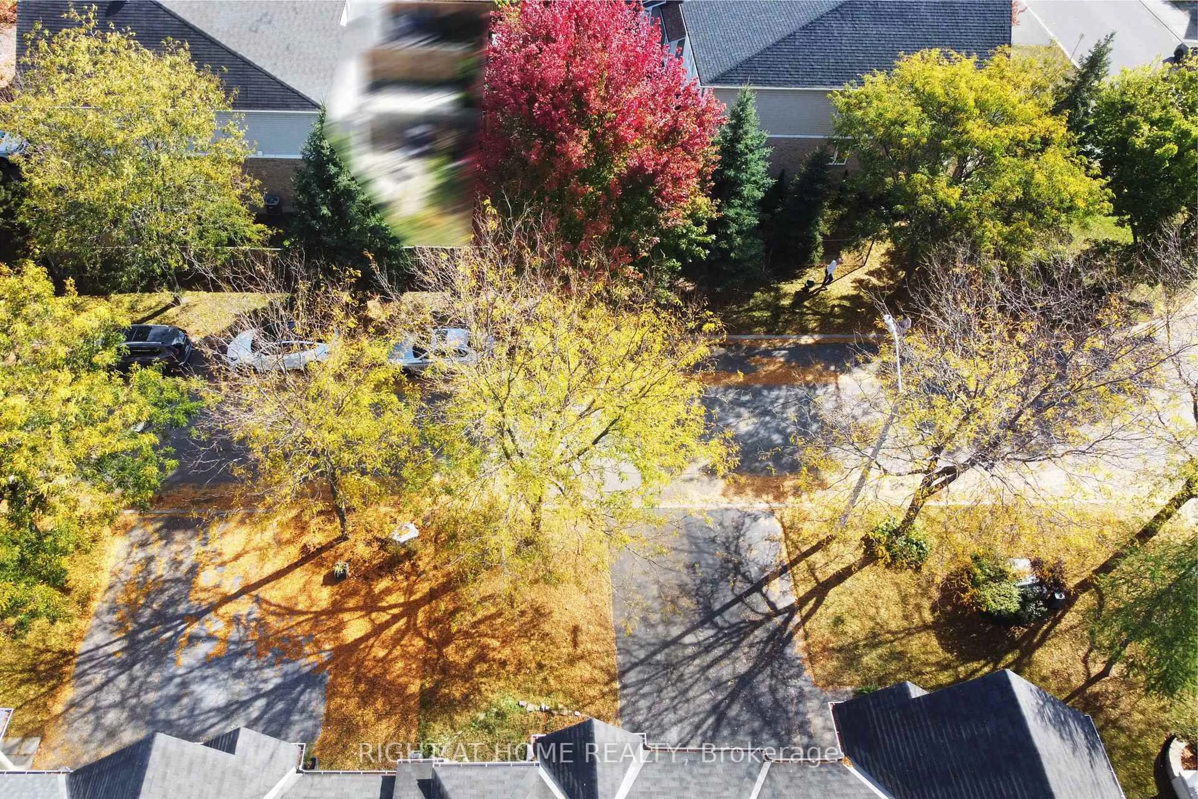 A pic from outside/outdoor area/front of a property/back of a property/a pic from drone, city buildings view from balcony for 321 BRECKENRIDGE Cres, Ottawa Ontario K2W 1J3