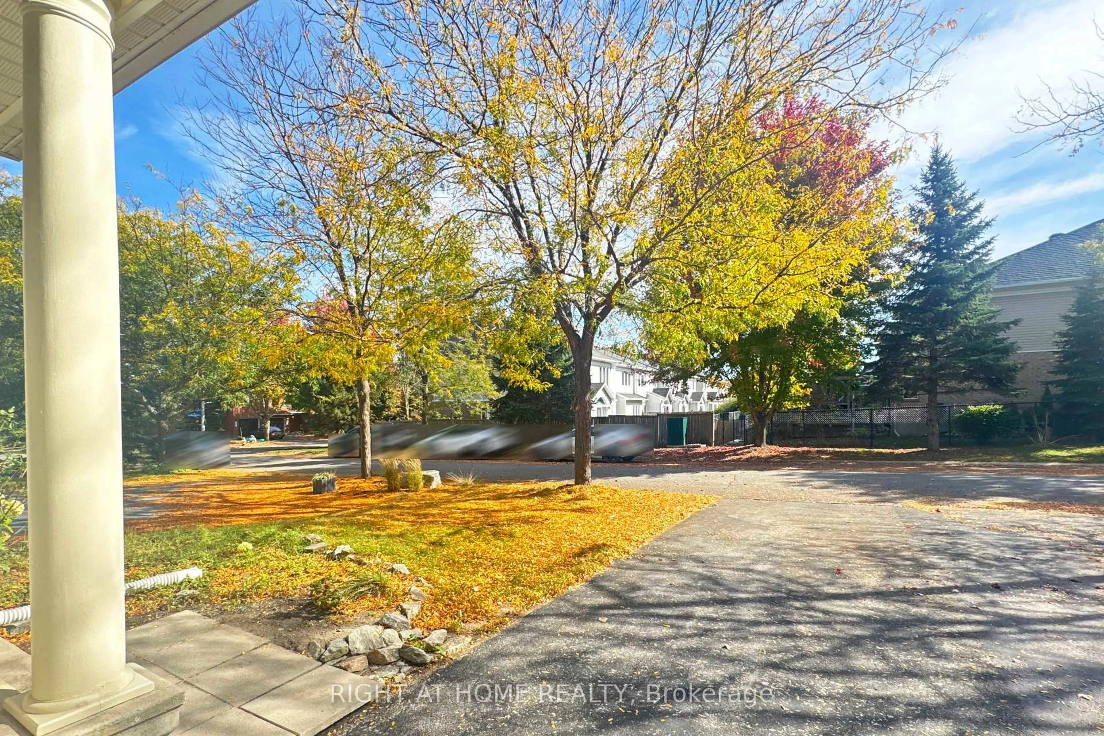 A pic from outside/outdoor area/front of a property/back of a property/a pic from drone, street for 321 BRECKENRIDGE Cres, Ottawa Ontario K2W 1J3