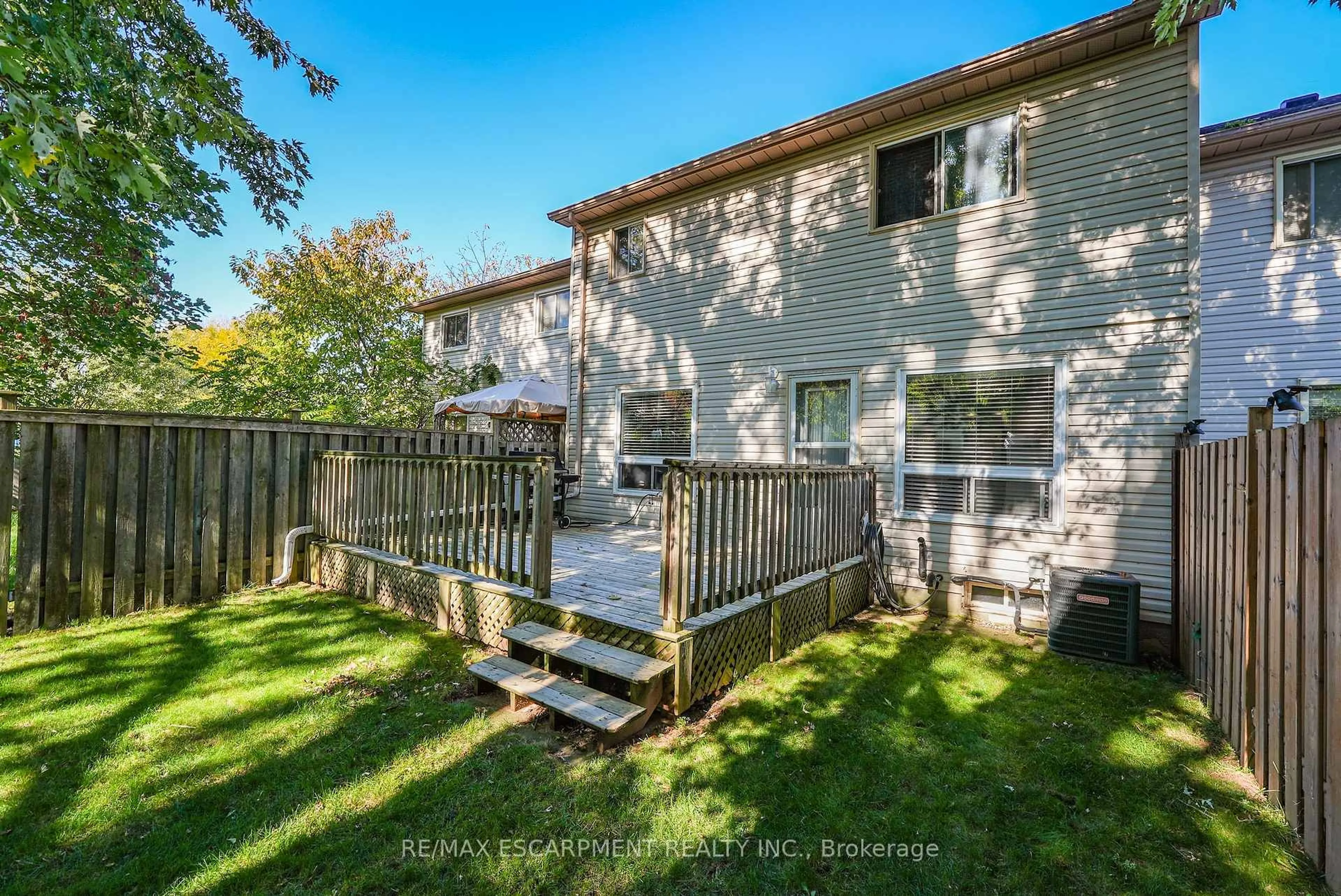 Patio, unknown for 15 Hedgelawn Dr, Grimsby Ontario L3M 5G9