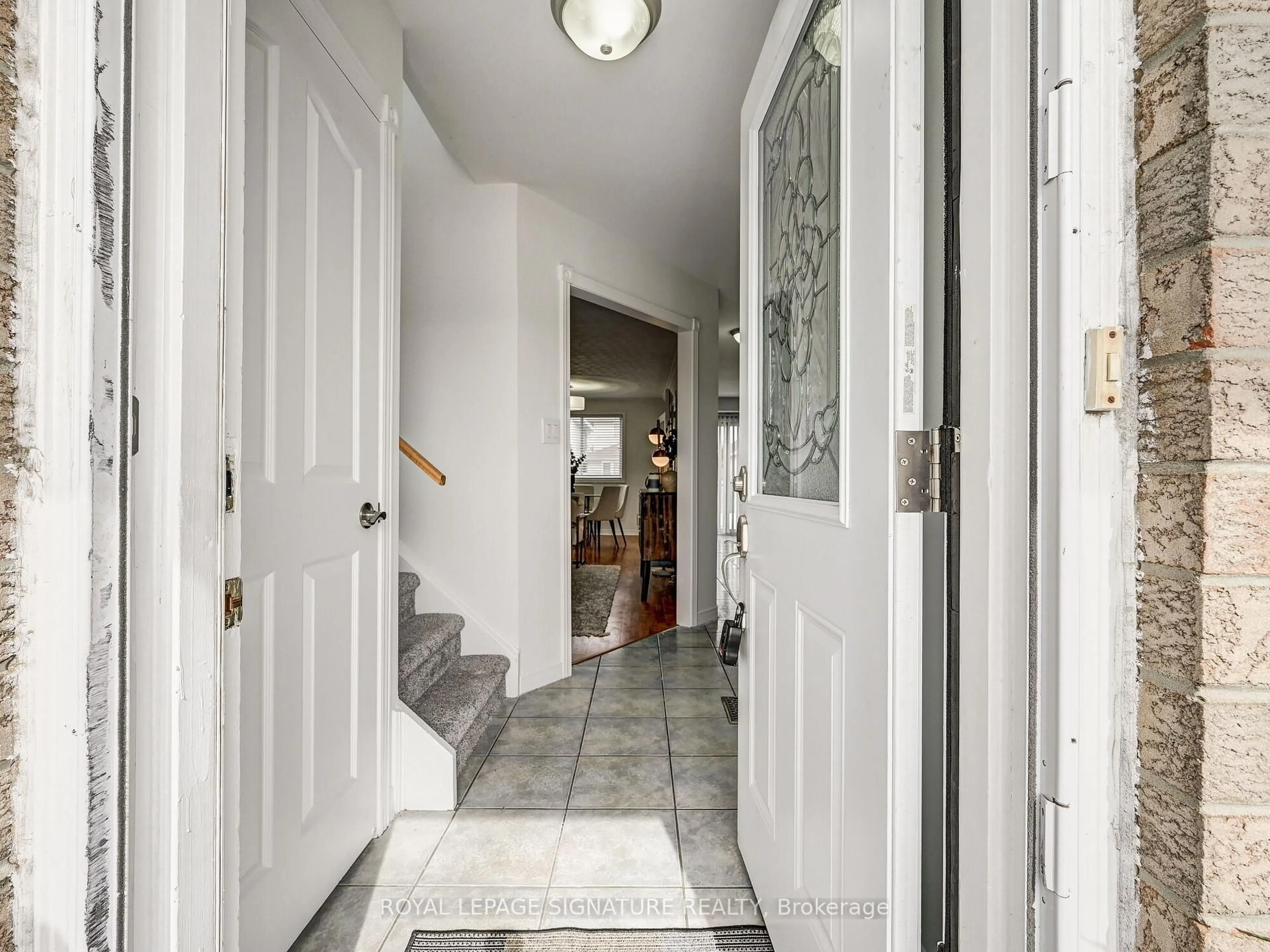 Indoor entryway for 23 Beaverton Dr, Hamilton Ontario L8W 3K9