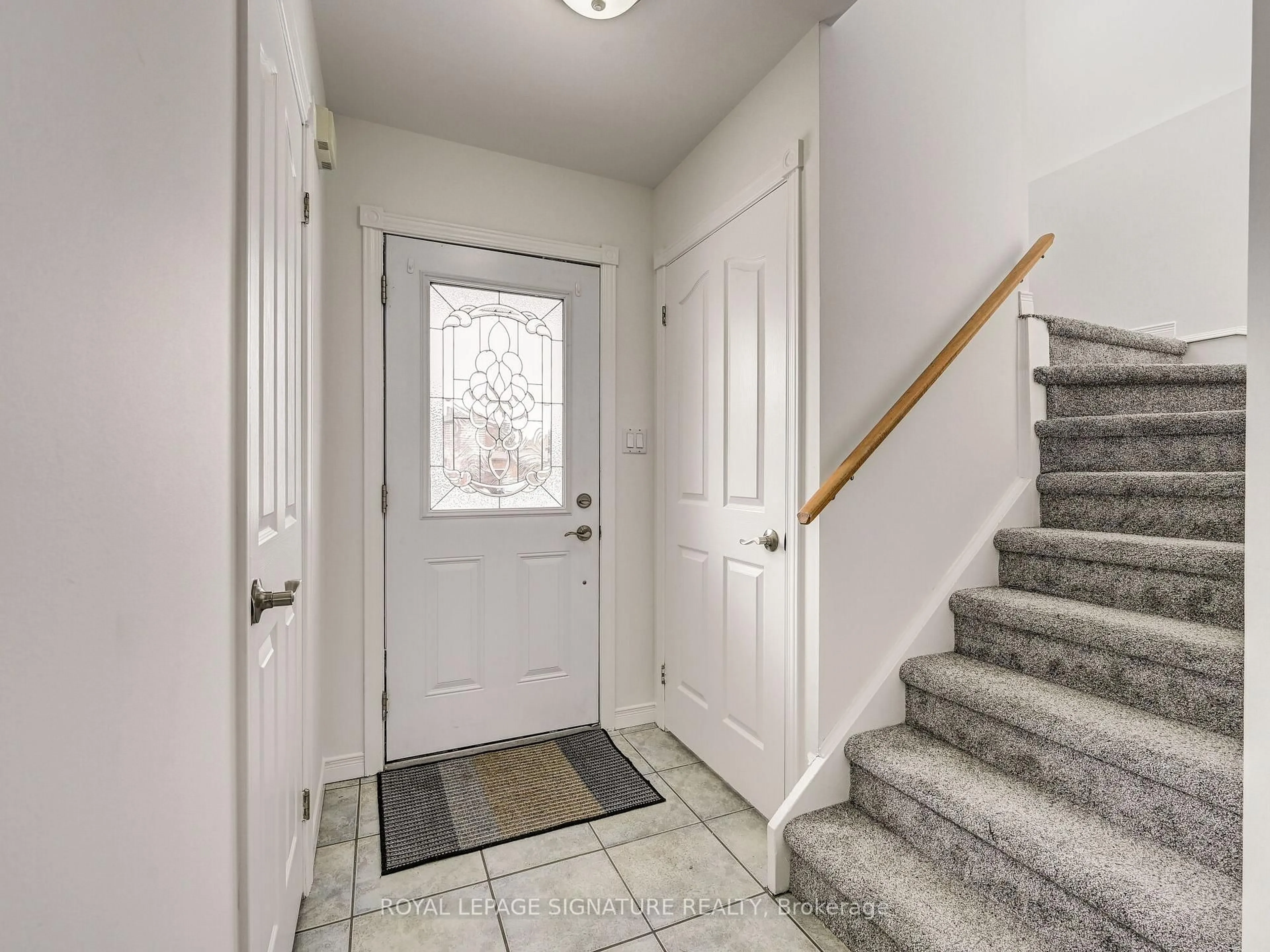Indoor entryway for 23 Beaverton Dr, Hamilton Ontario L8W 3K9