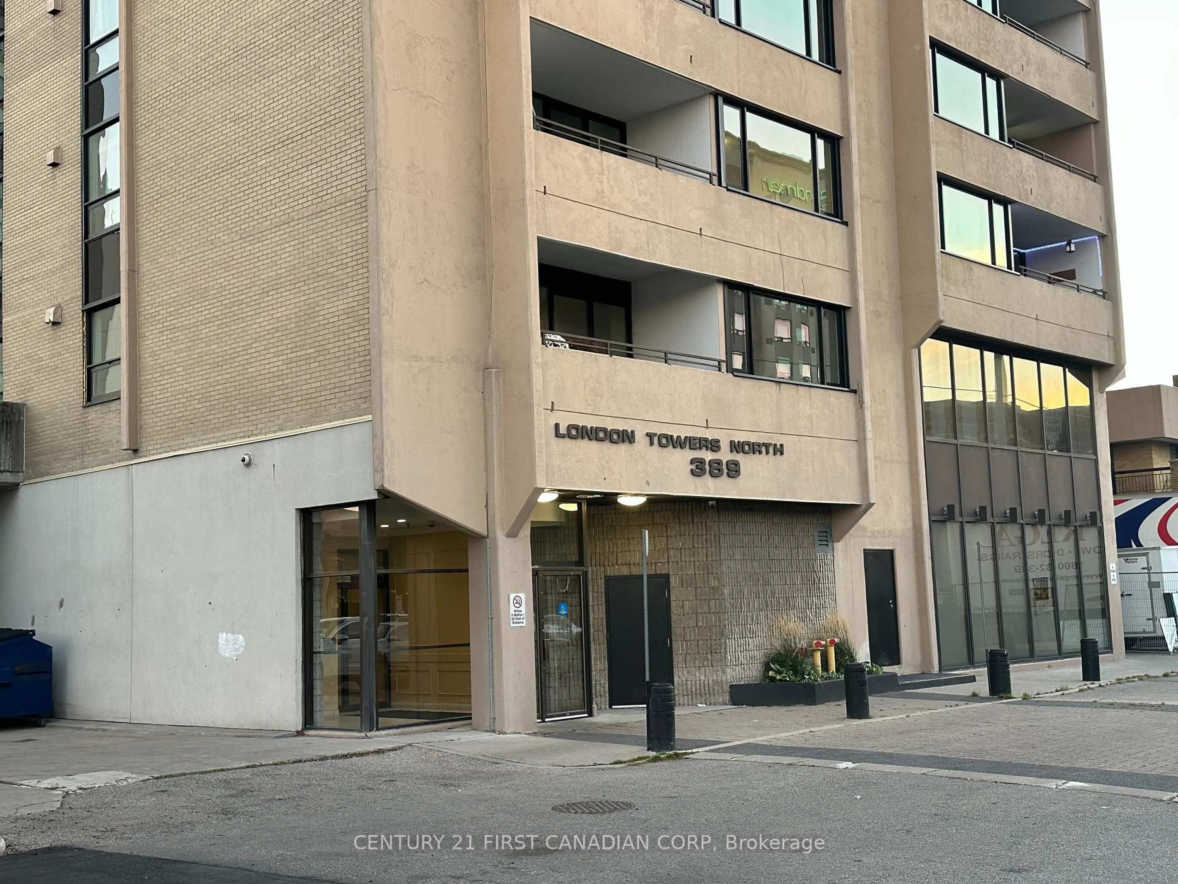 Indoor foyer for 389 Dundas St #506, London East Ontario N6B 3L5