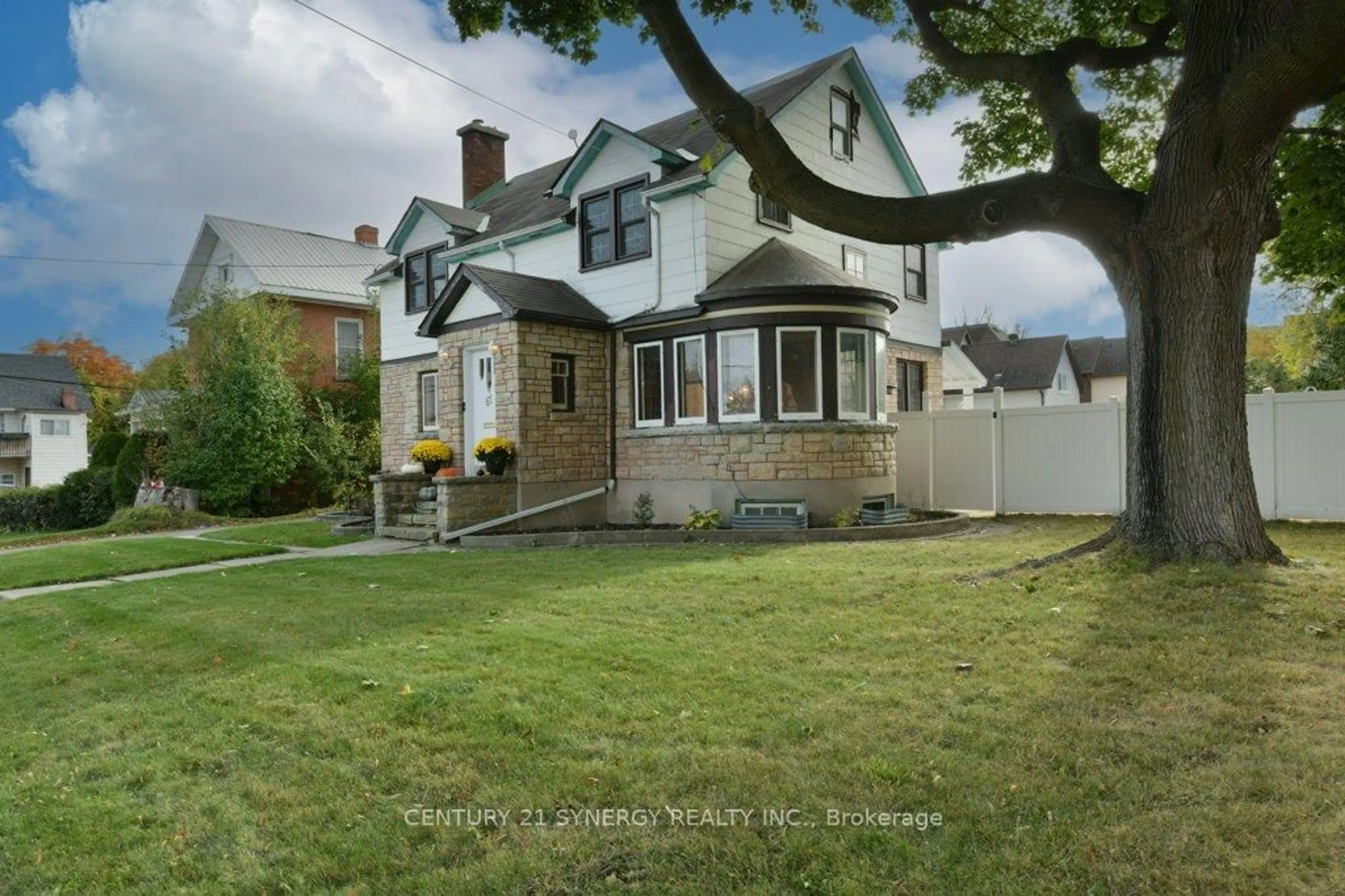 Unknown for 61 Daniel St, Arnprior Ontario K7S 2K6