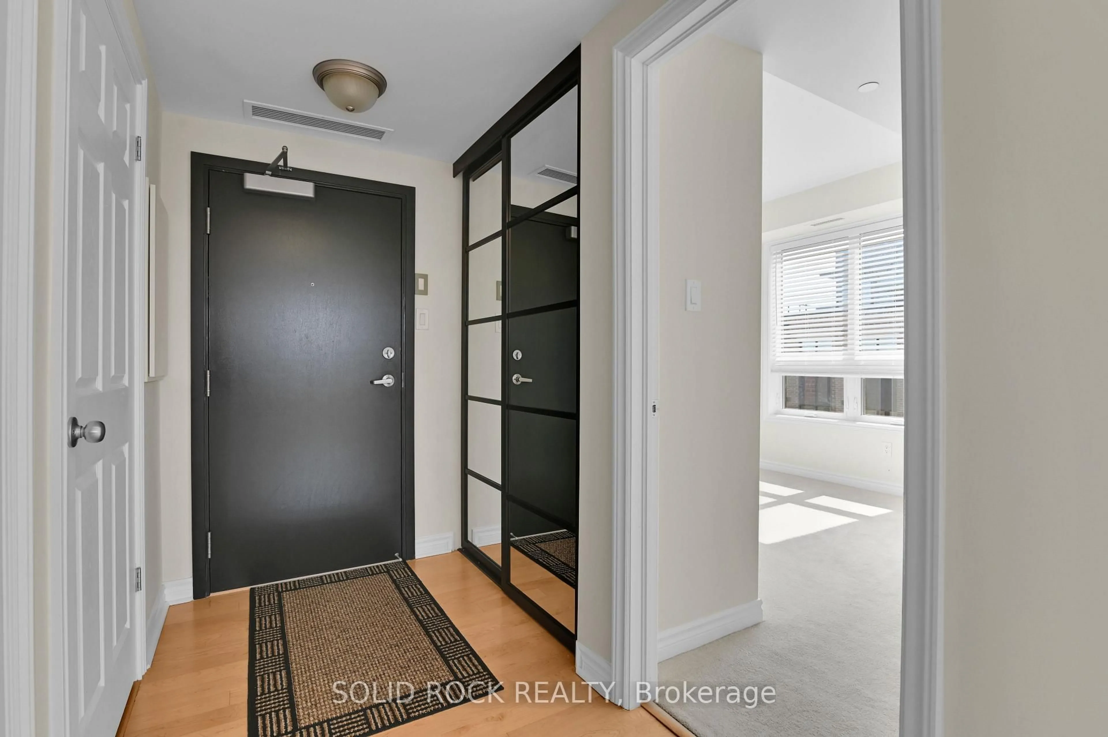 Indoor entryway for 301 BAYROSE Dr #302, Nepean Ontario K2J 5W3