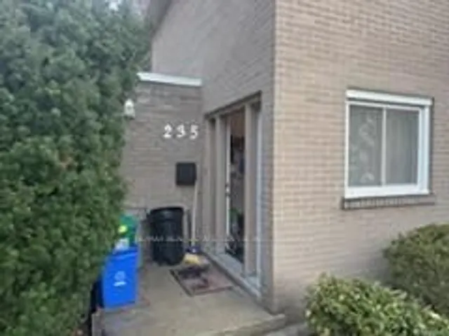 235 Shakespeare Dr #4, Waterloo 4