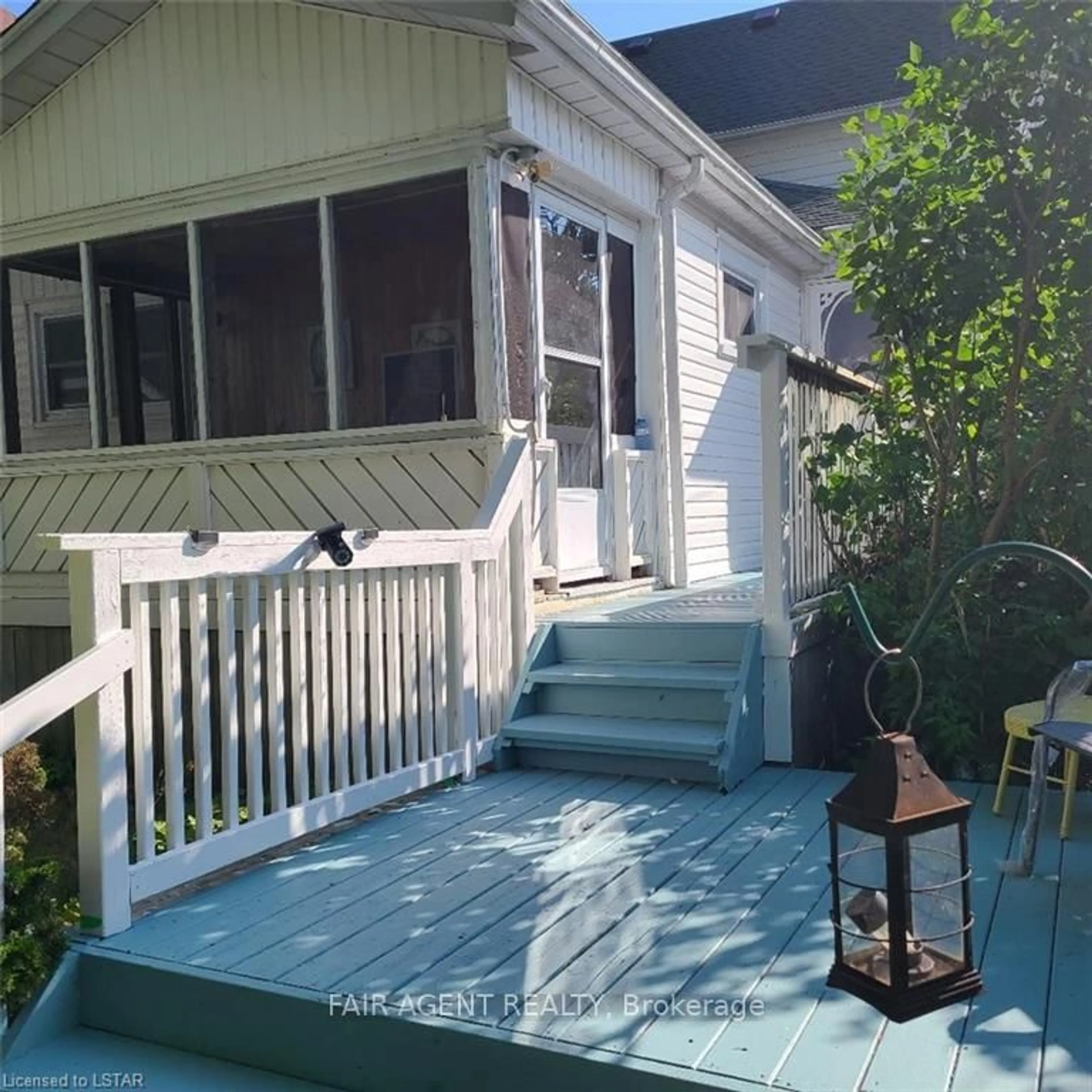 Home with vinyl exterior material, street for 318 NELSON St, Chatham-Kent Ontario N8A 4G6