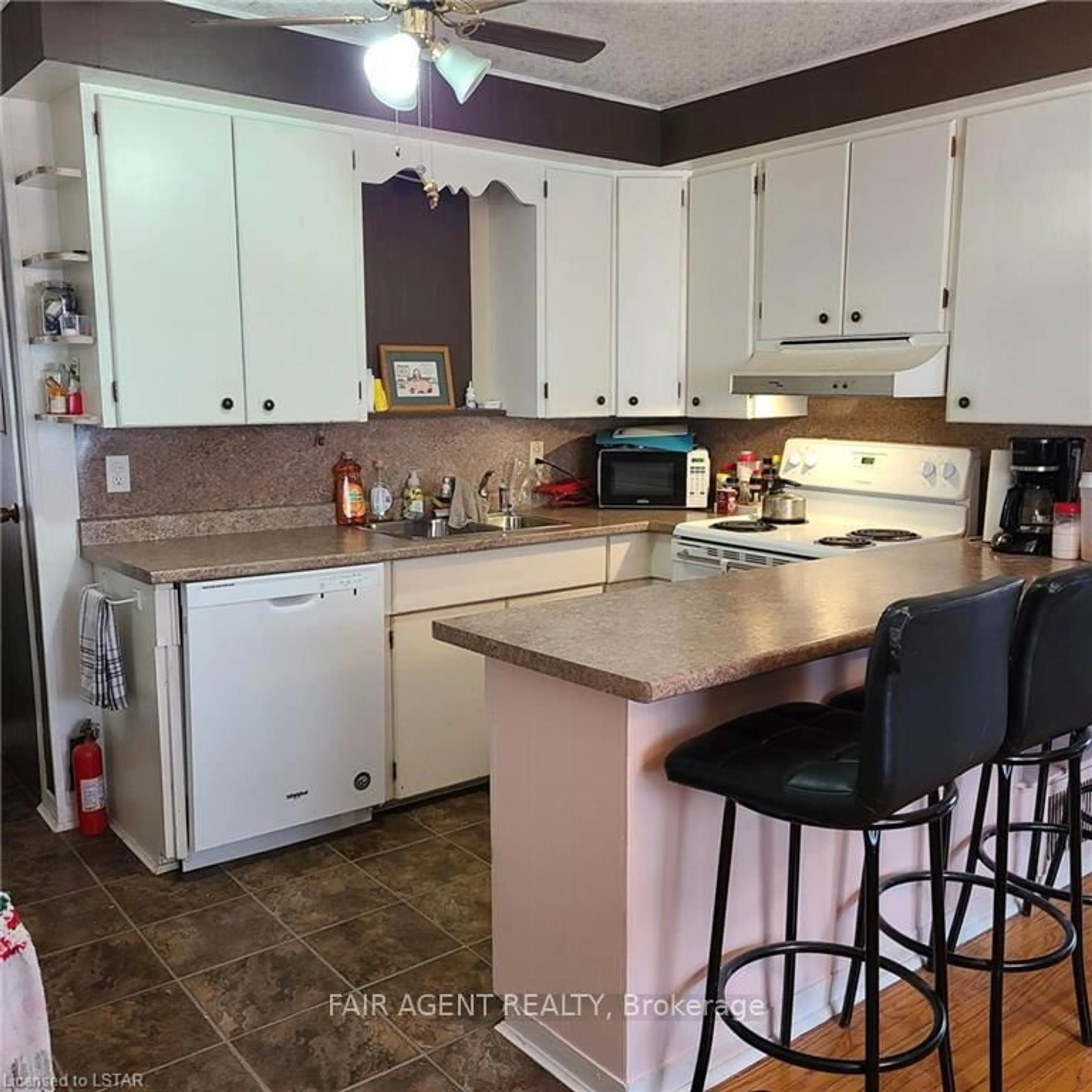 Open concept kitchen, unknown for 318 NELSON St, Chatham-Kent Ontario N8A 4G6