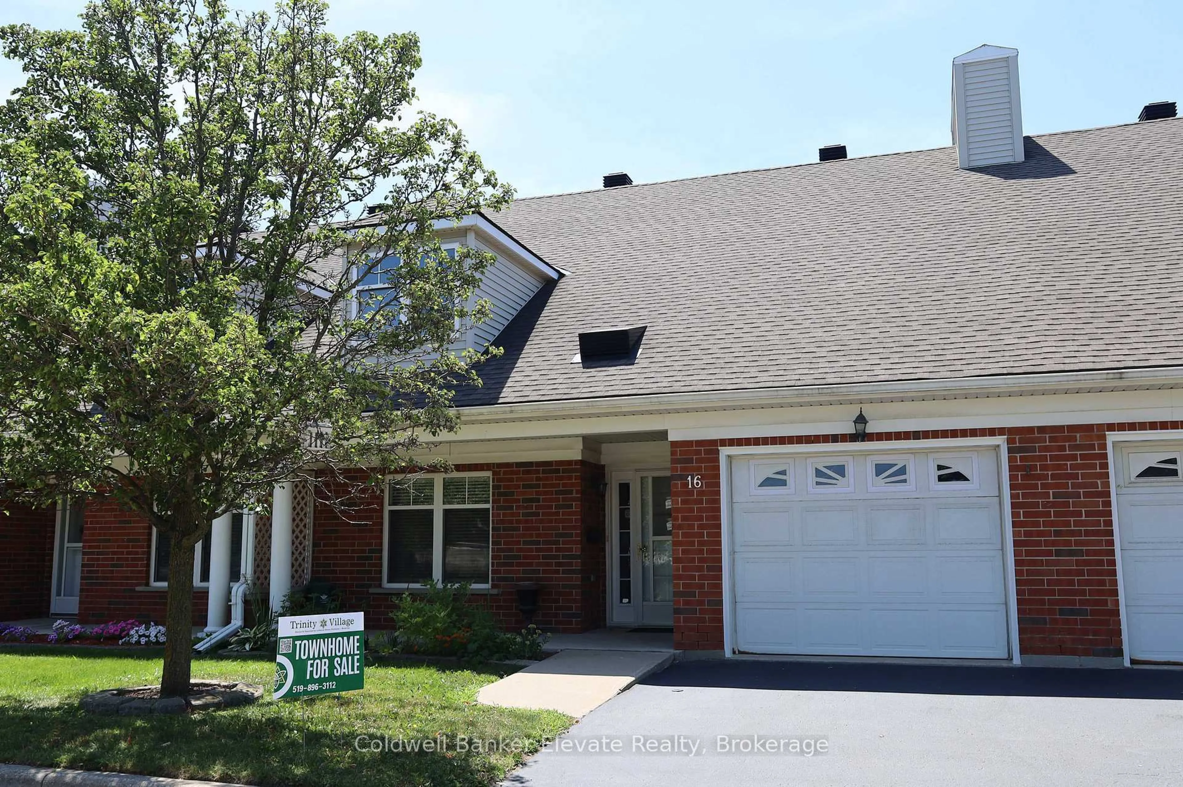 Home with brick exterior material, street for 2705 KINGSWAY Dr #16, Kitchener Ontario N2C 2T2