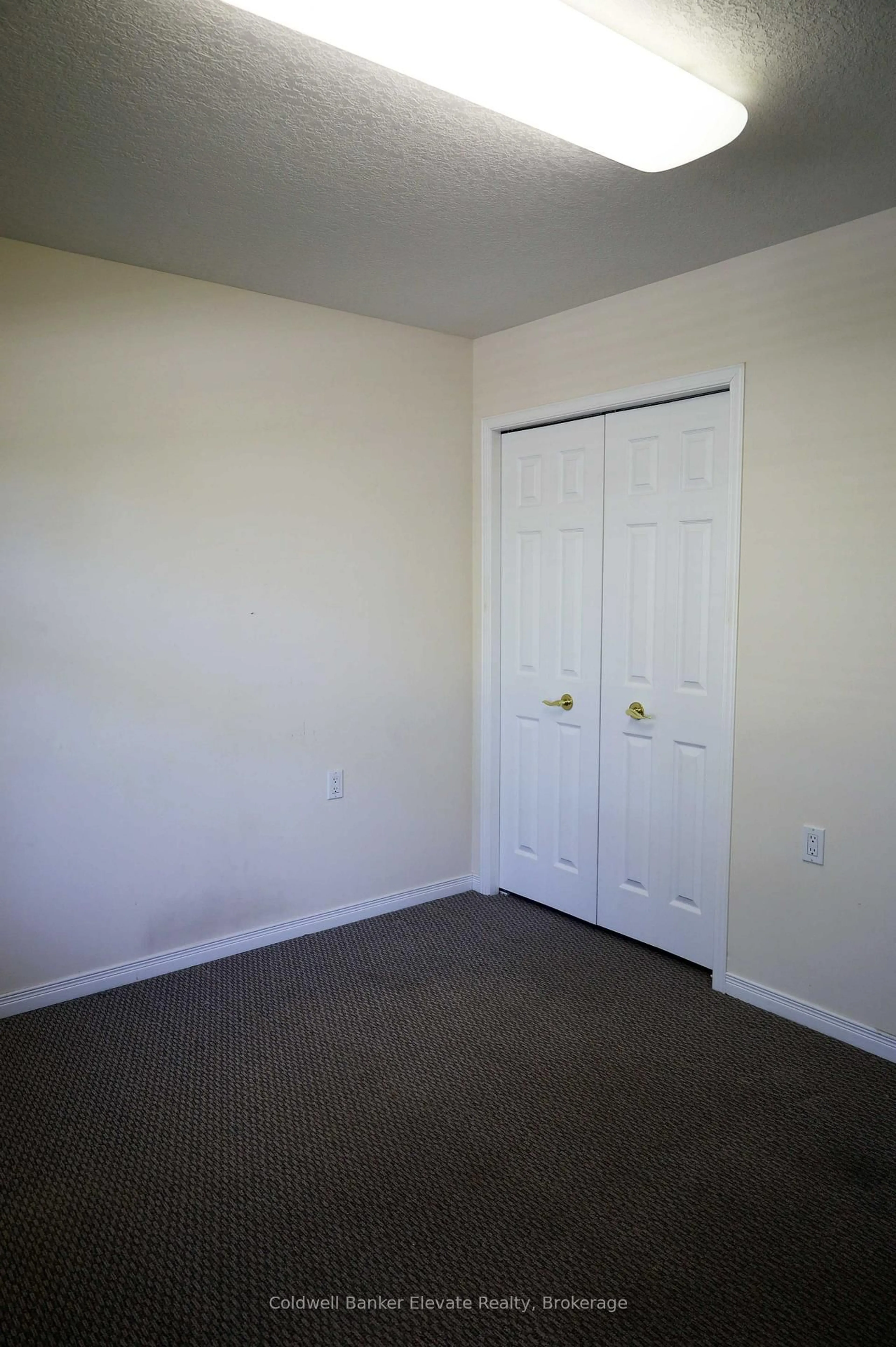 A pic of a room for 2705 KINGSWAY Dr #16, Kitchener Ontario N2C 2T2