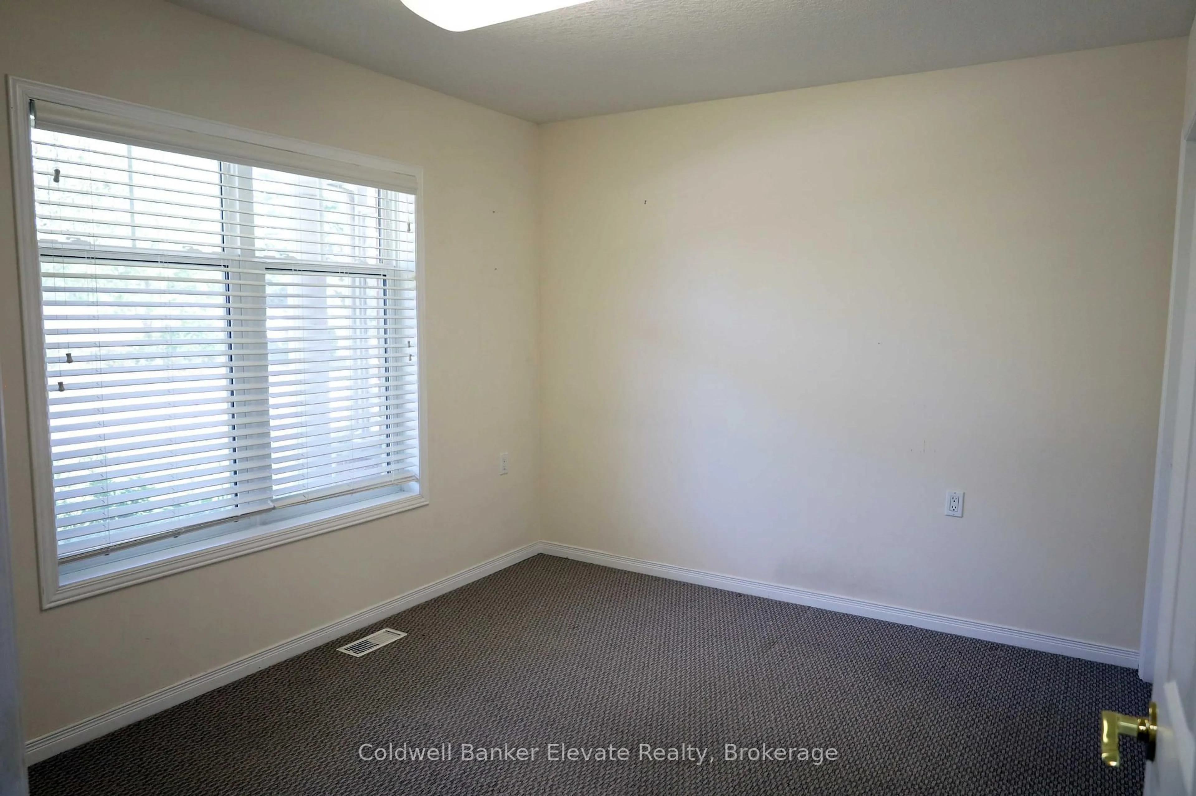 A pic of a room for 2705 KINGSWAY Dr #16, Kitchener Ontario N2C 2T2