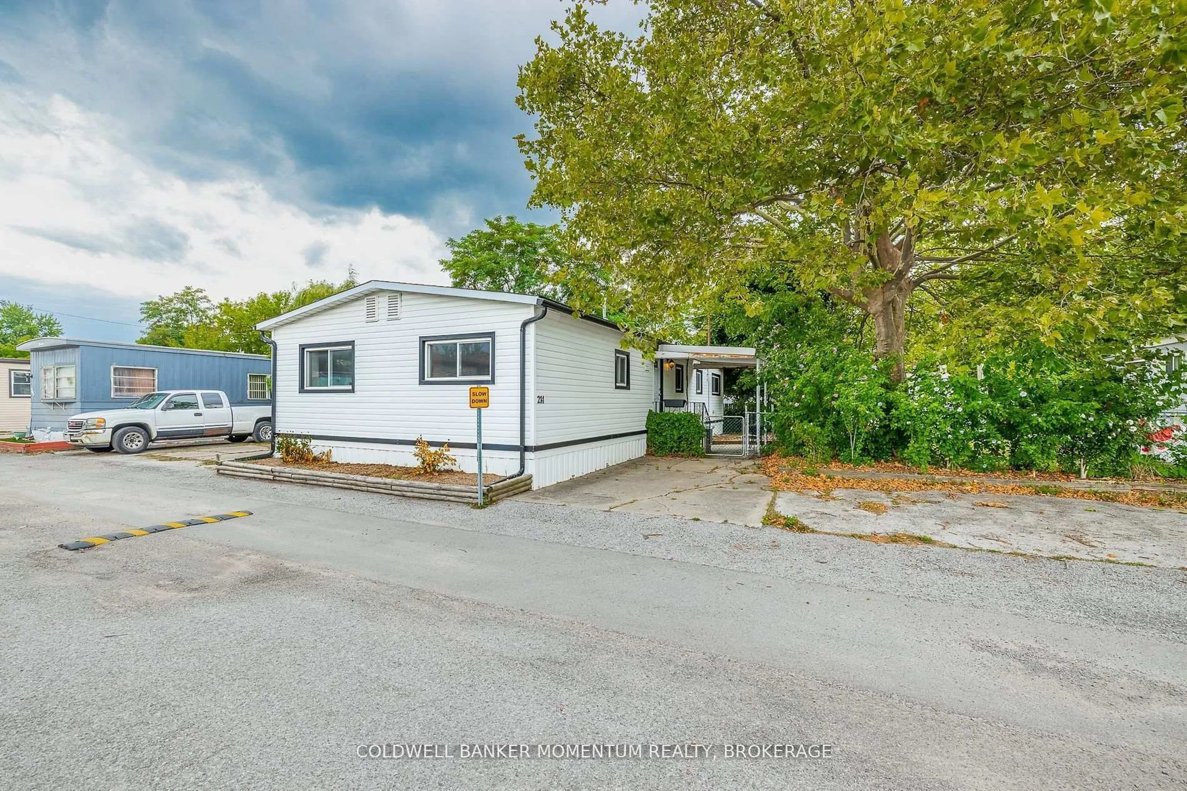 A pic from outside/outdoor area/front of a property/back of a property/a pic from drone, street for 241 St. Paul St #214, St. Catharines Ontario L2S 2E5