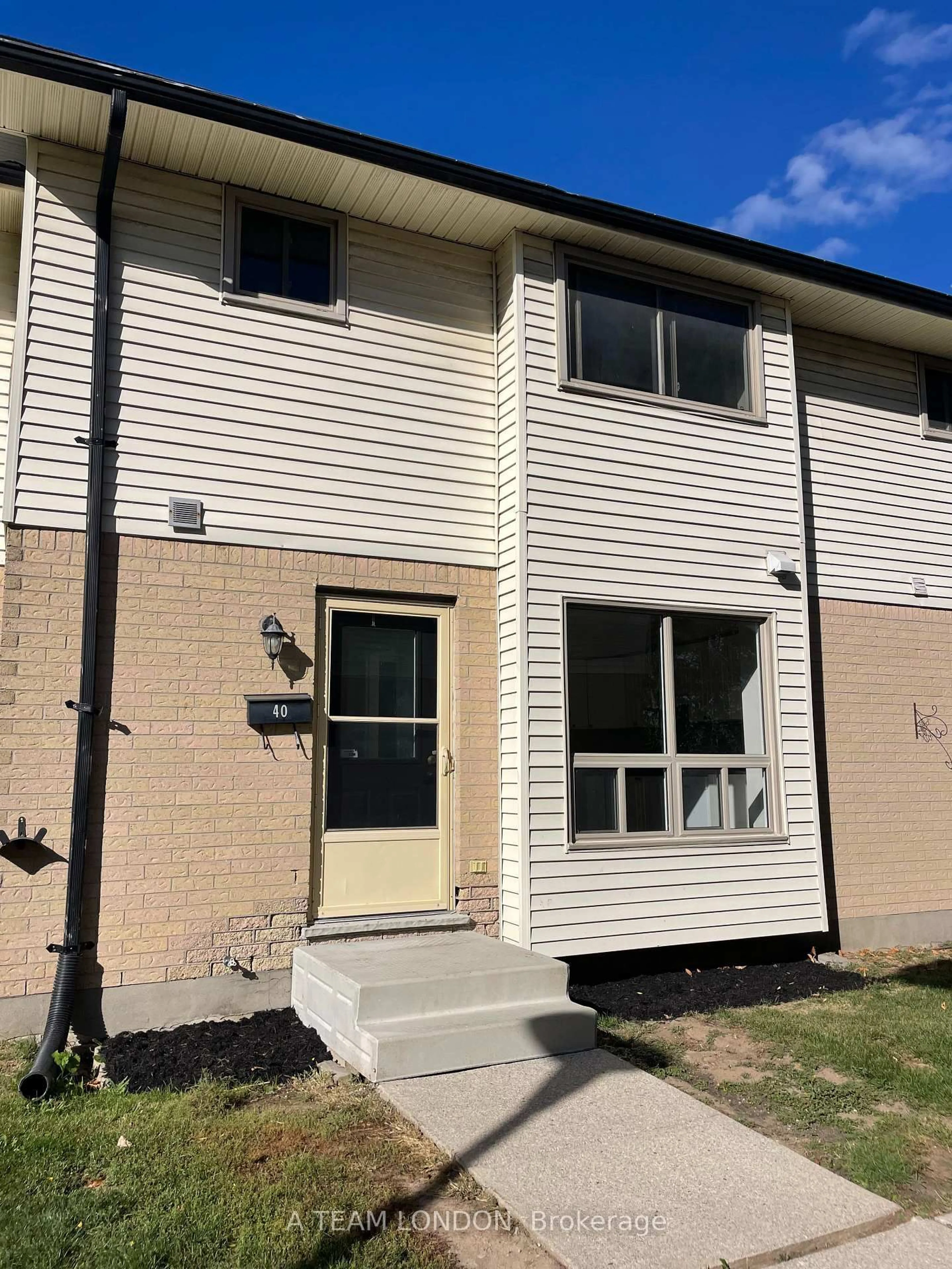 Home with vinyl exterior material, street for 355 Sandringham Cres #40, London South Ontario N6C 5K3