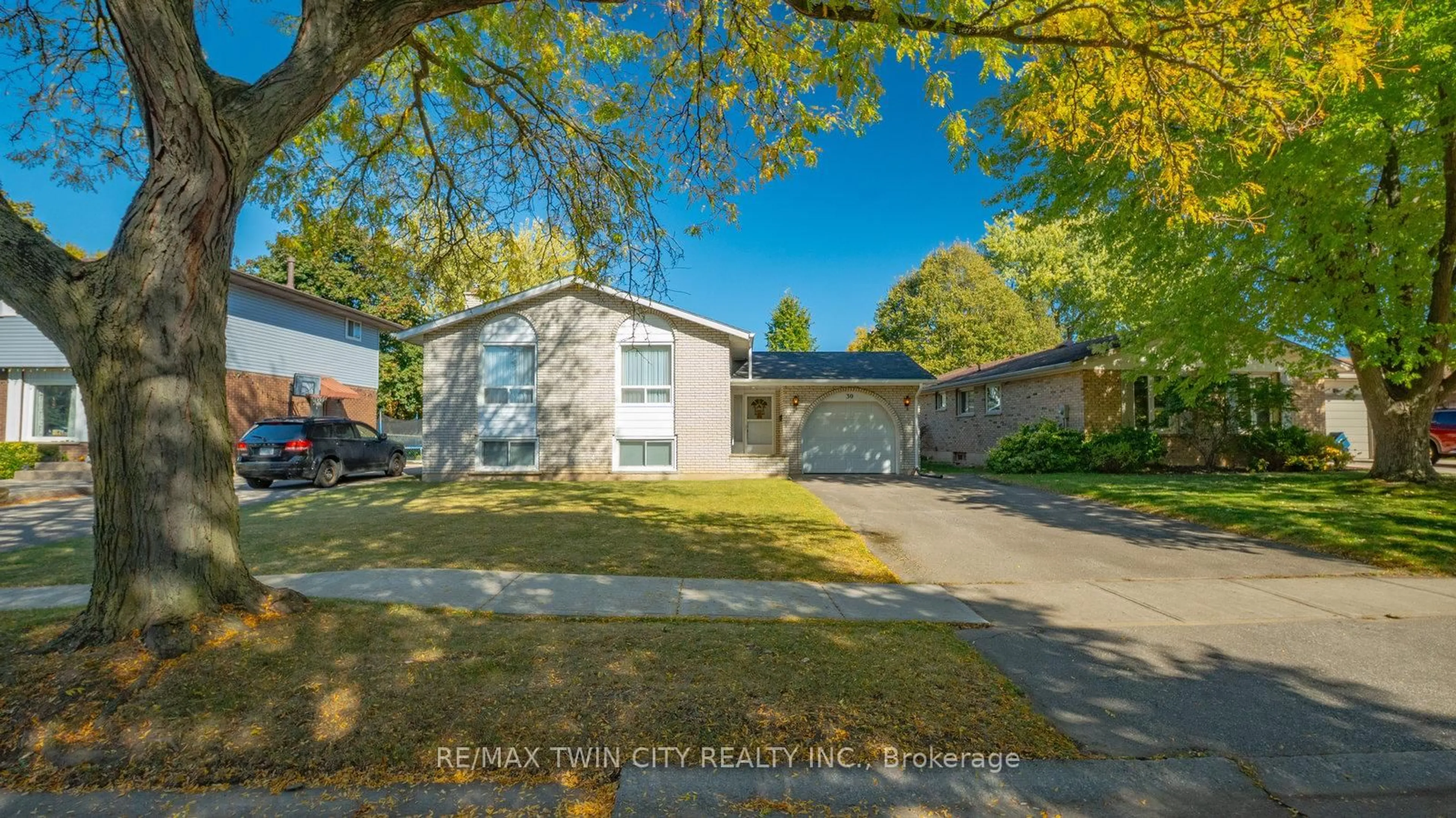 A pic from outside/outdoor area/front of a property/back of a property/a pic from drone, street for 30 Stodola Dr, Brant Ontario N3R 6J5