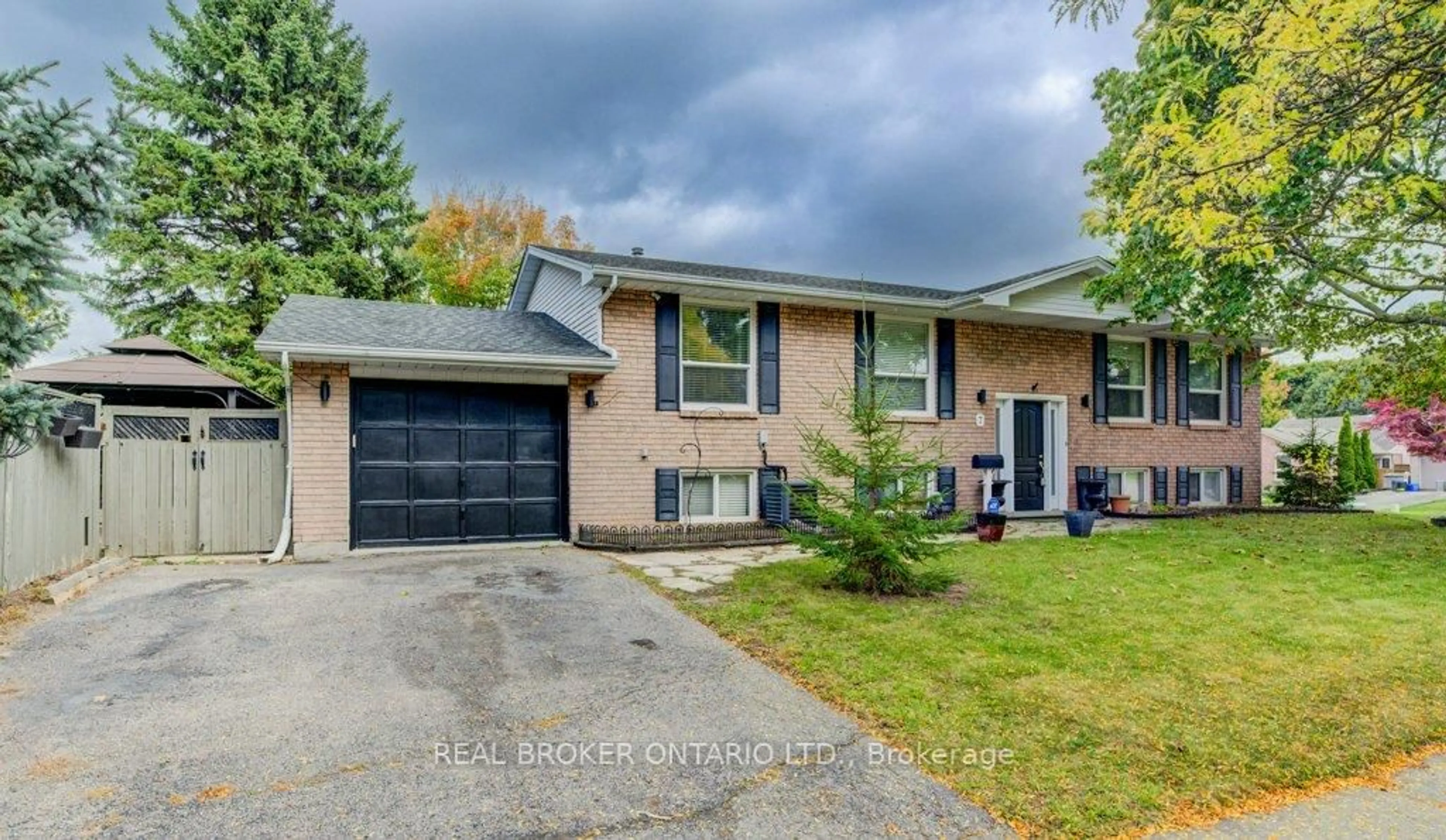 Home with brick exterior material, street for 7 Folkstone Cres, Kitchener Ontario N2E 2Y9