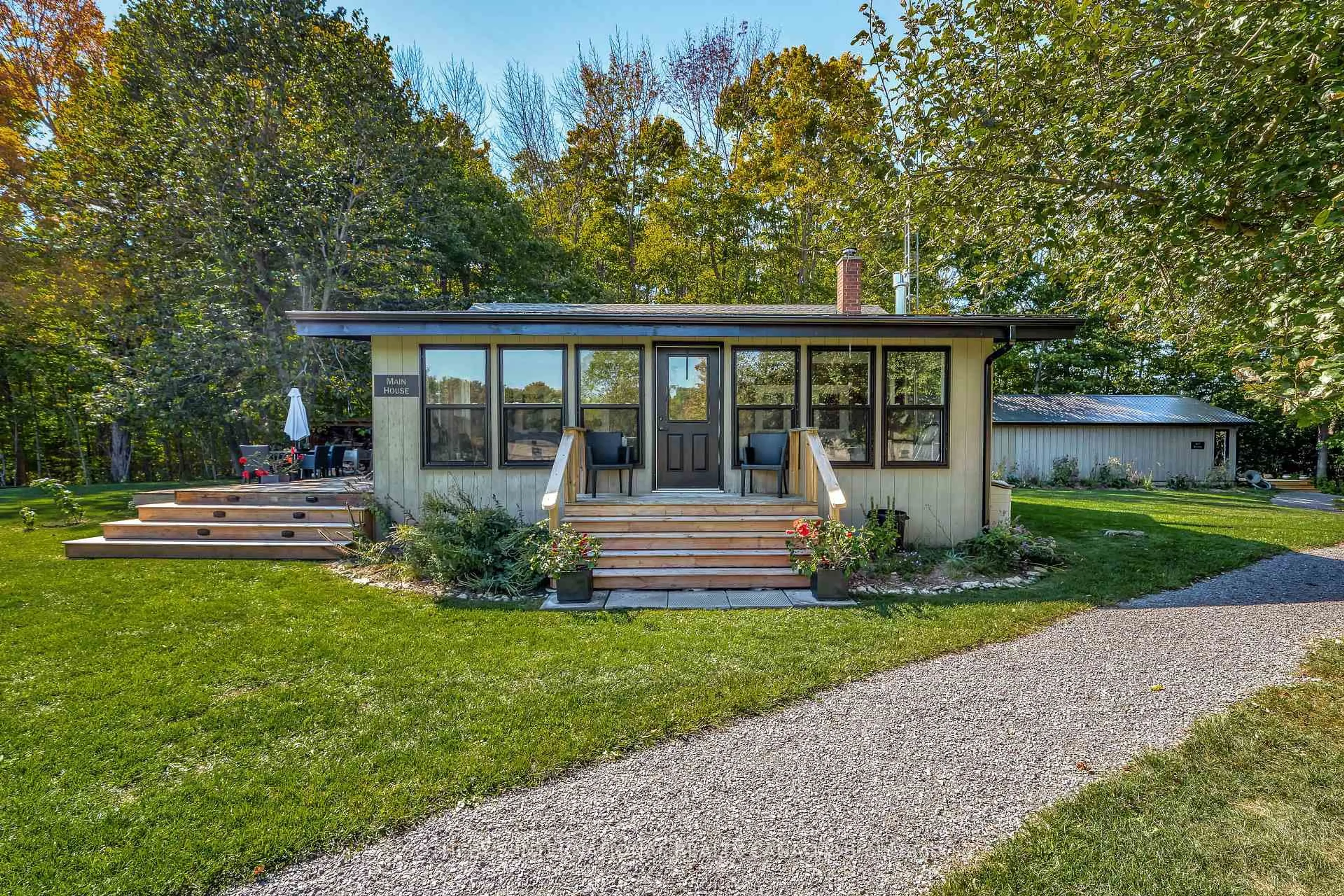 Home with vinyl exterior material, unknown for 220 Easterbrook Rd, Prince Edward County Ontario K0K 2P0