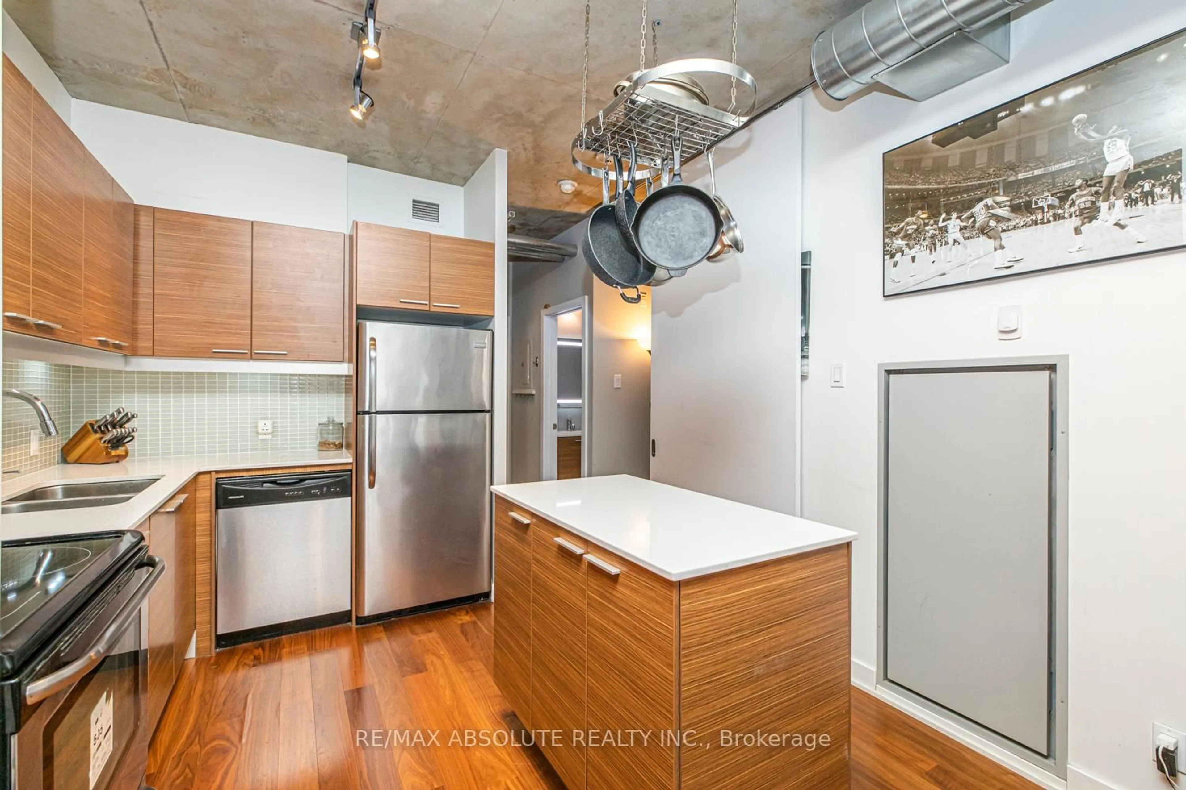 Unknown for 349 Mcleod St #422, Ottawa Ontario K2P 0S1