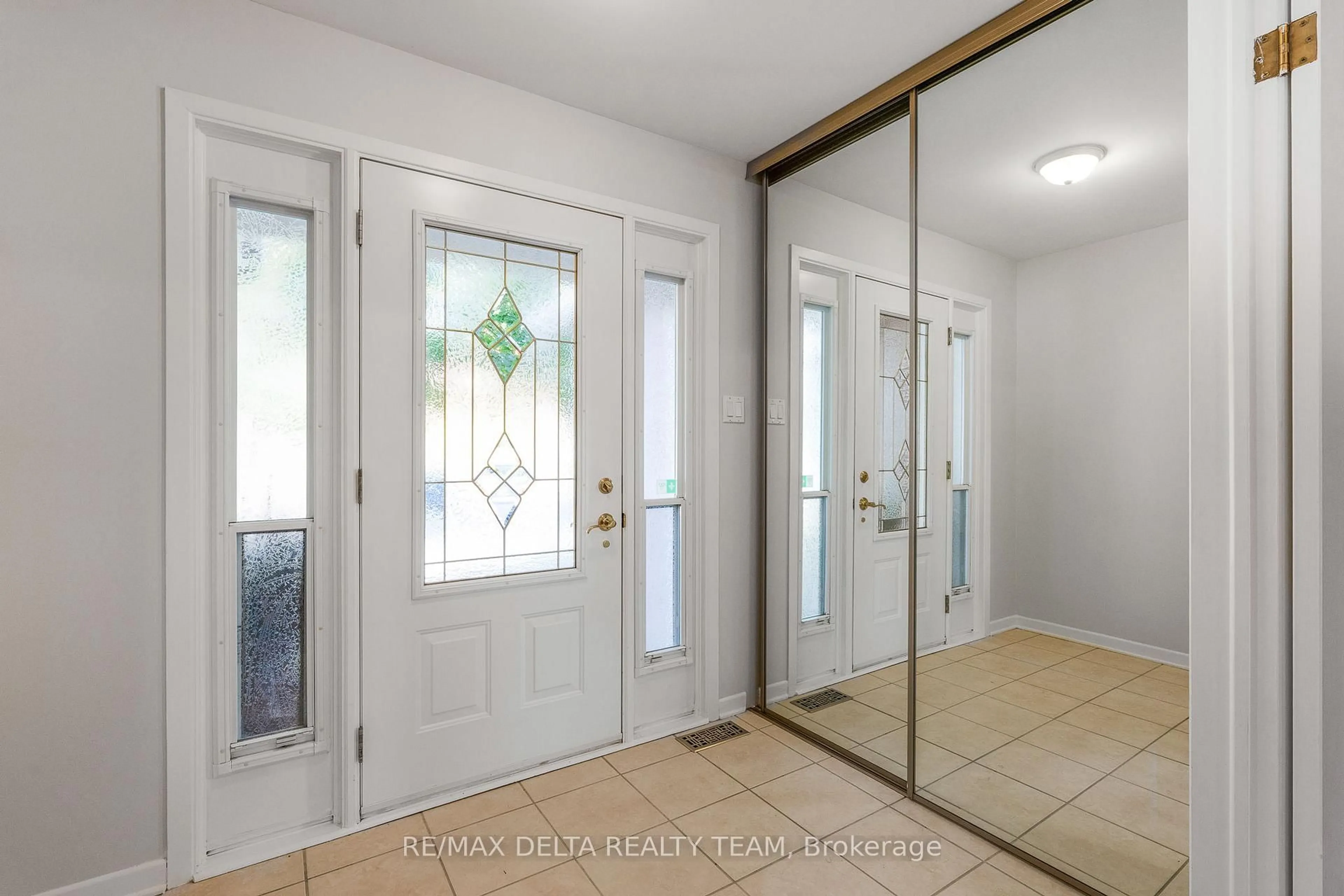 Indoor entryway for 1657 Bottriell Way, Orleans Ontario K4A 1W1