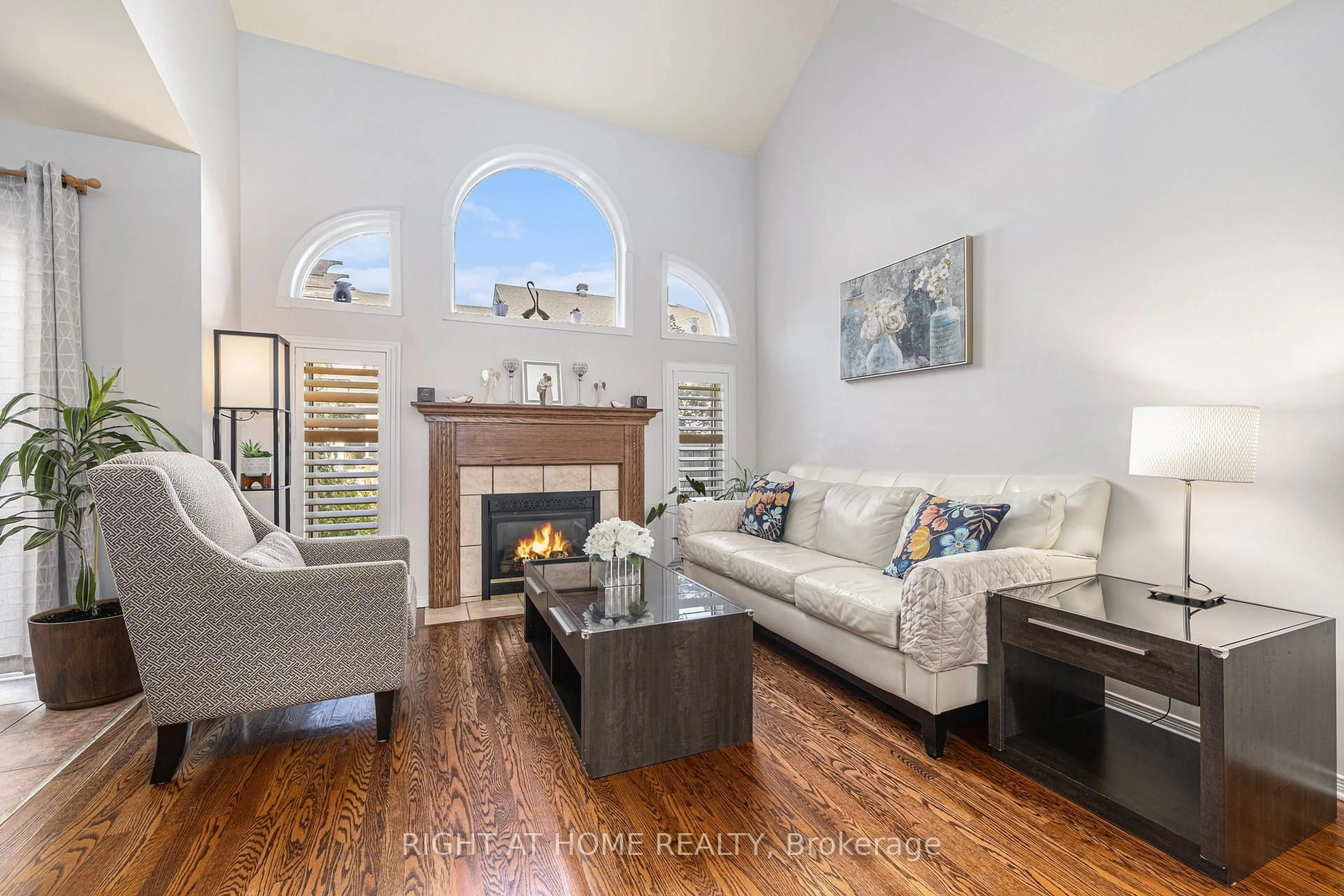 Living room with furniture, unknown for 130 SCOUT St, Ottawa Ontario K2C 4E2