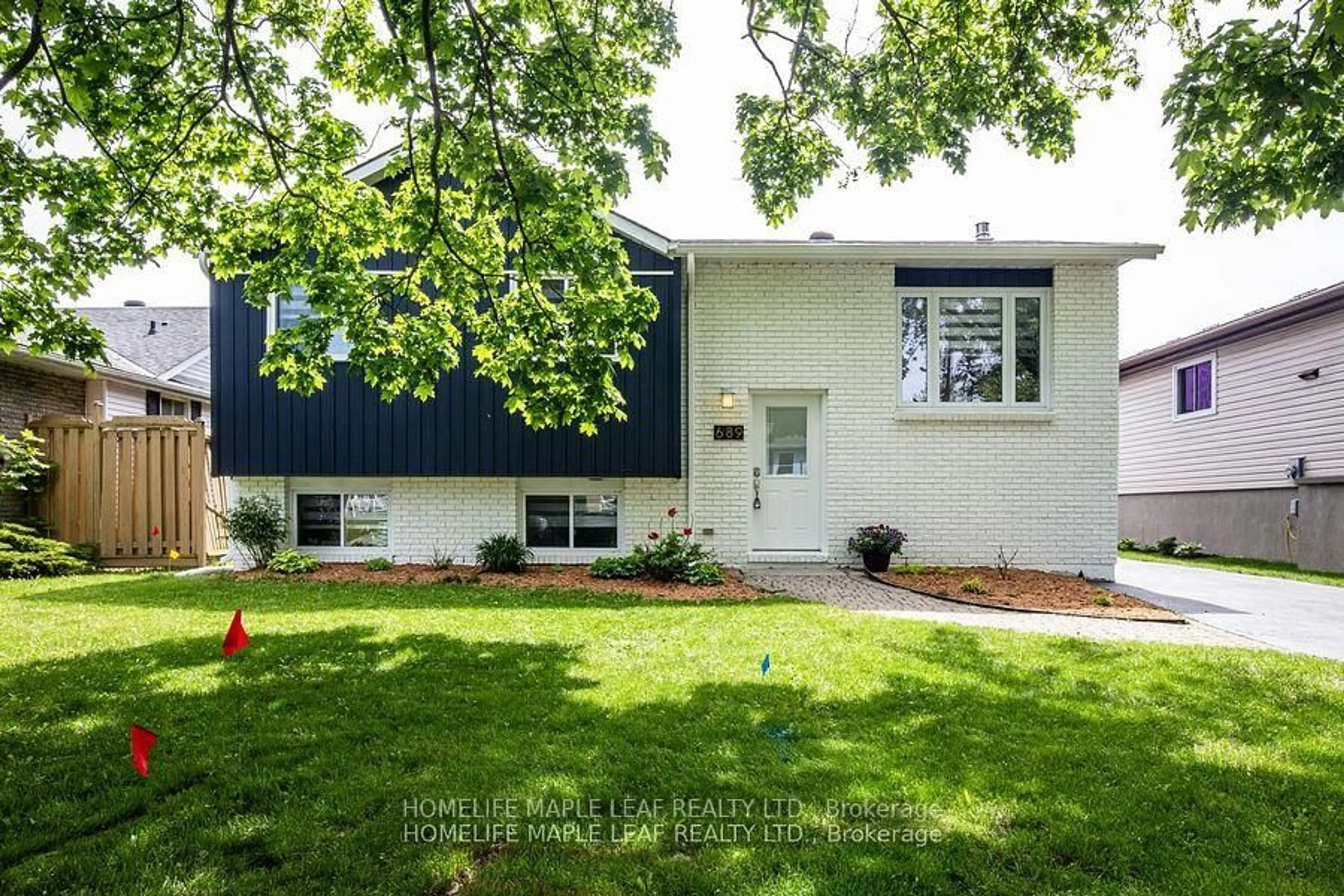 Home with vinyl exterior material, street for 689 Macyoung Dr, Kincardine Ontario N2Z 1T1