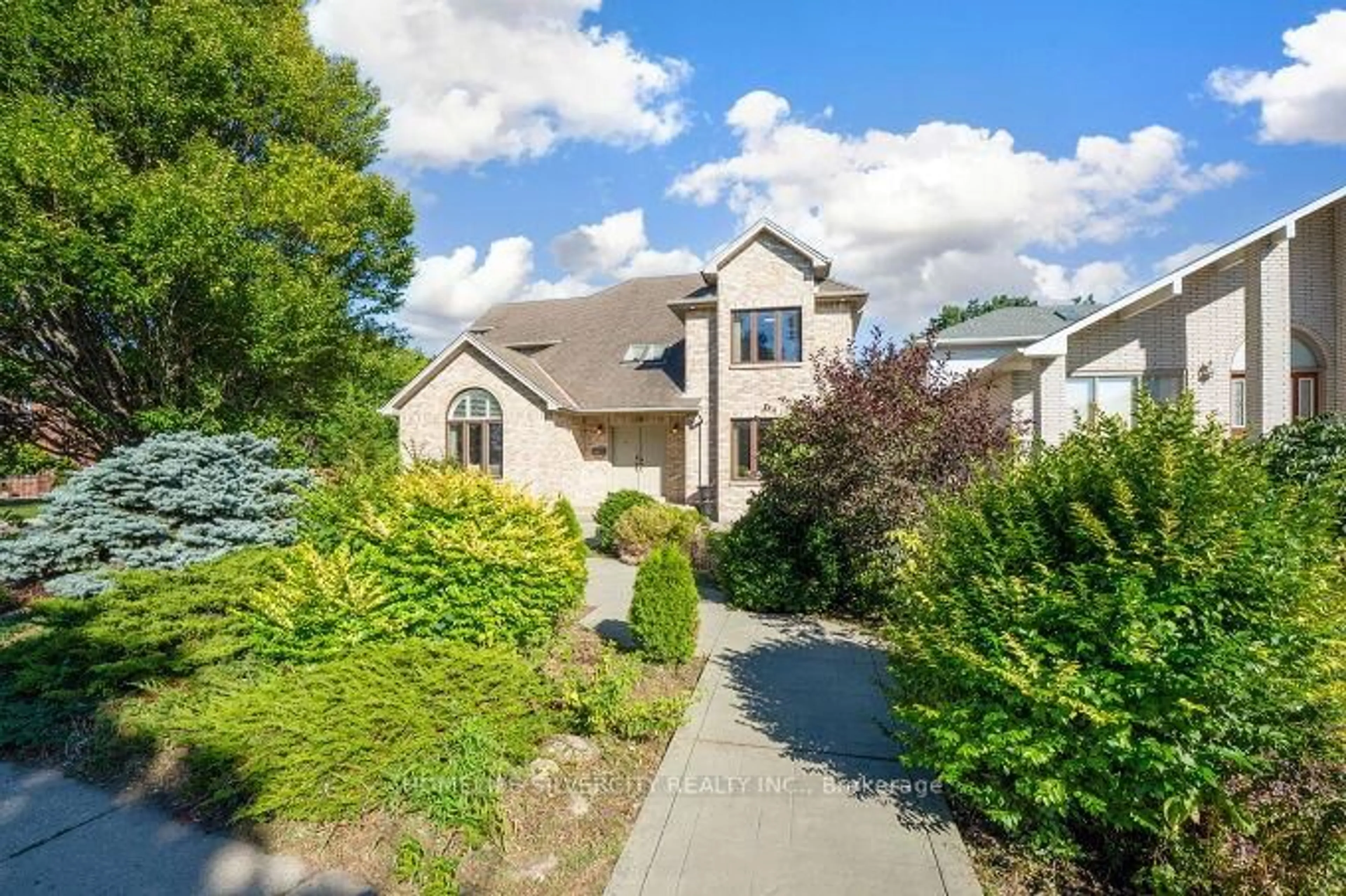 A pic from outside/outdoor area/front of a property/back of a property/a pic from drone, street for 126 Montmorency Dr, Hamilton Ontario L8K 6R1