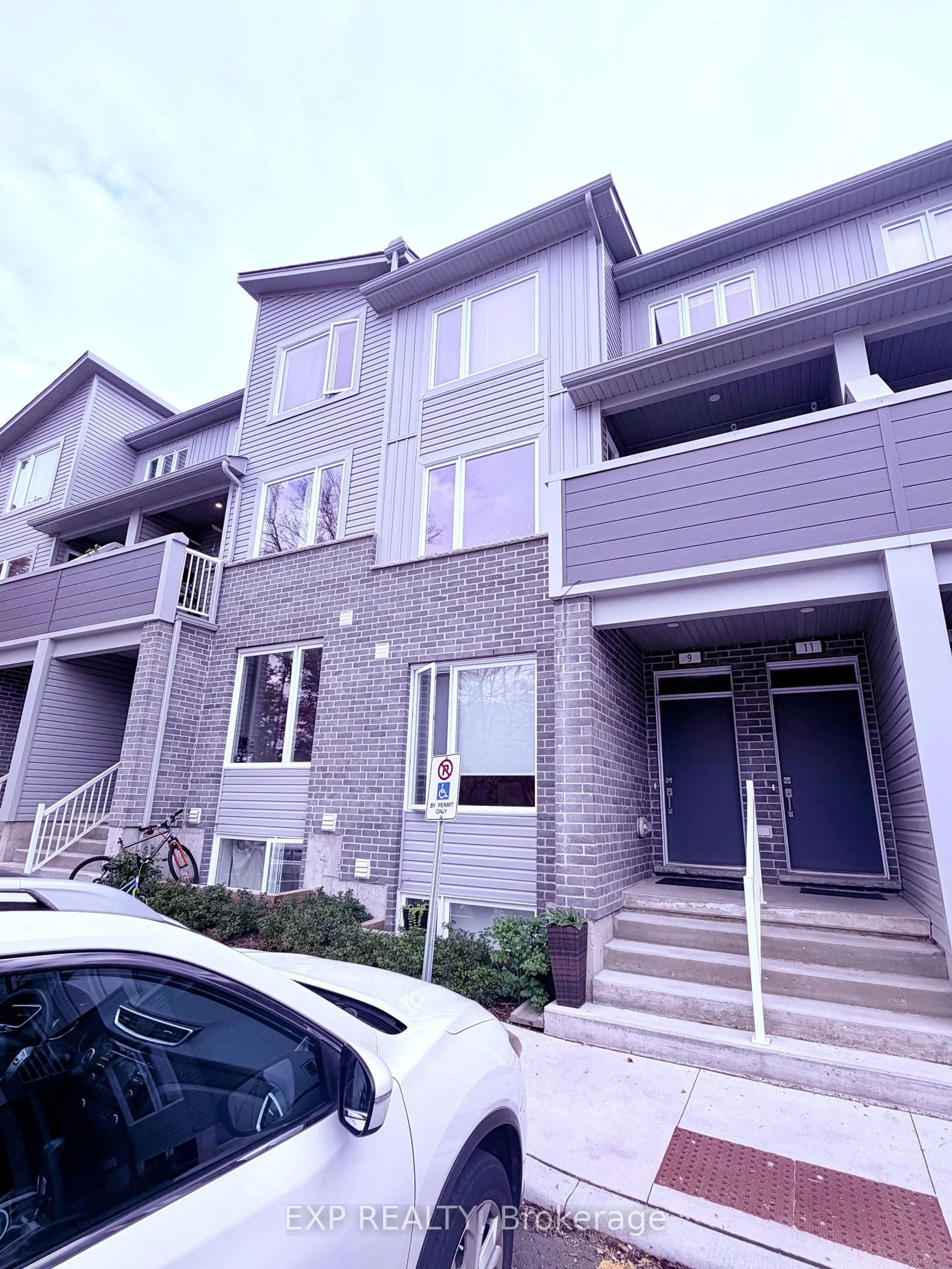 Unknown for 990 Deveron Cres #9, London South Ontario N5Z 5C5