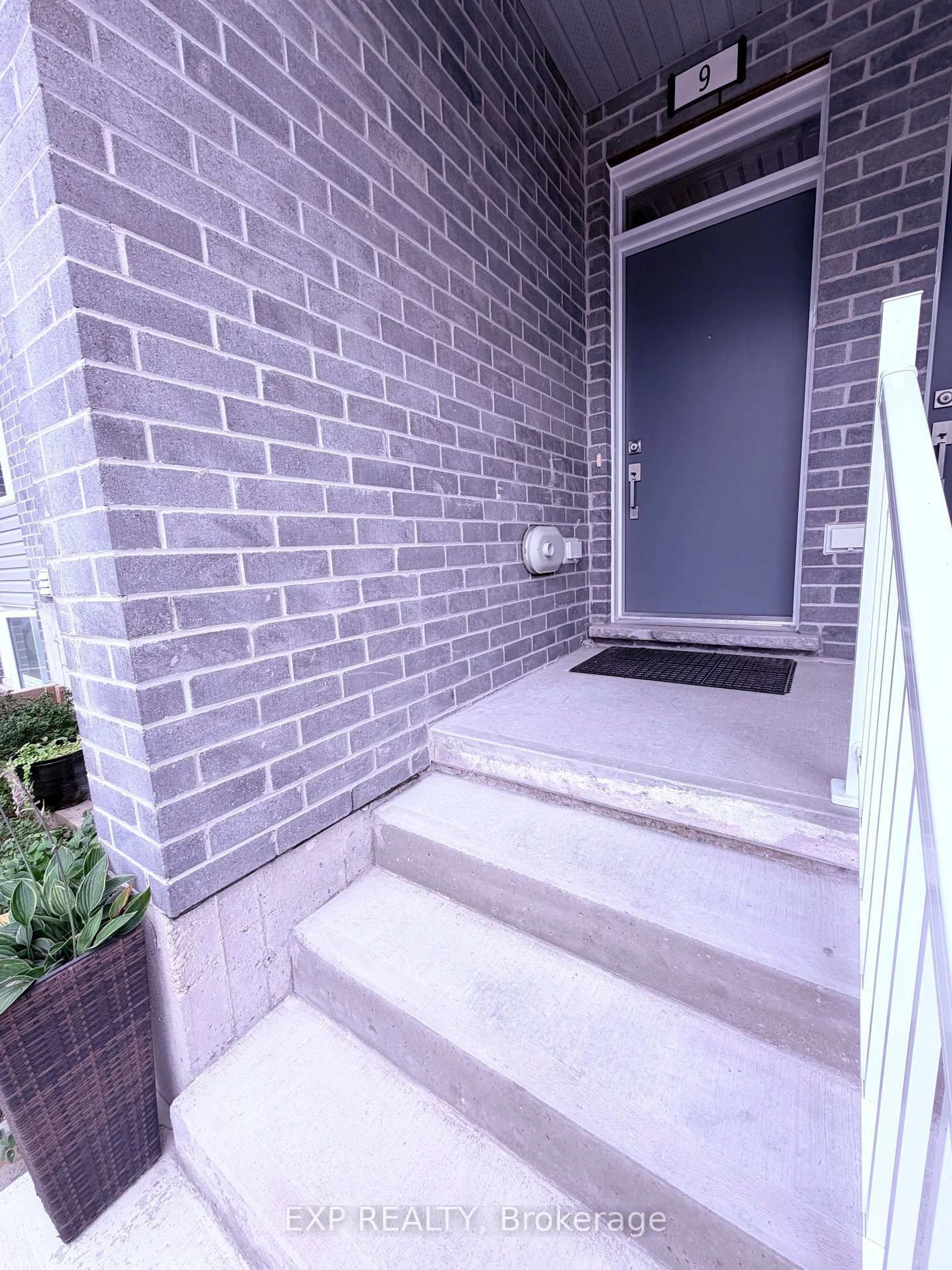 Unknown for 990 Deveron Cres #9, London South Ontario N5Z 5C5