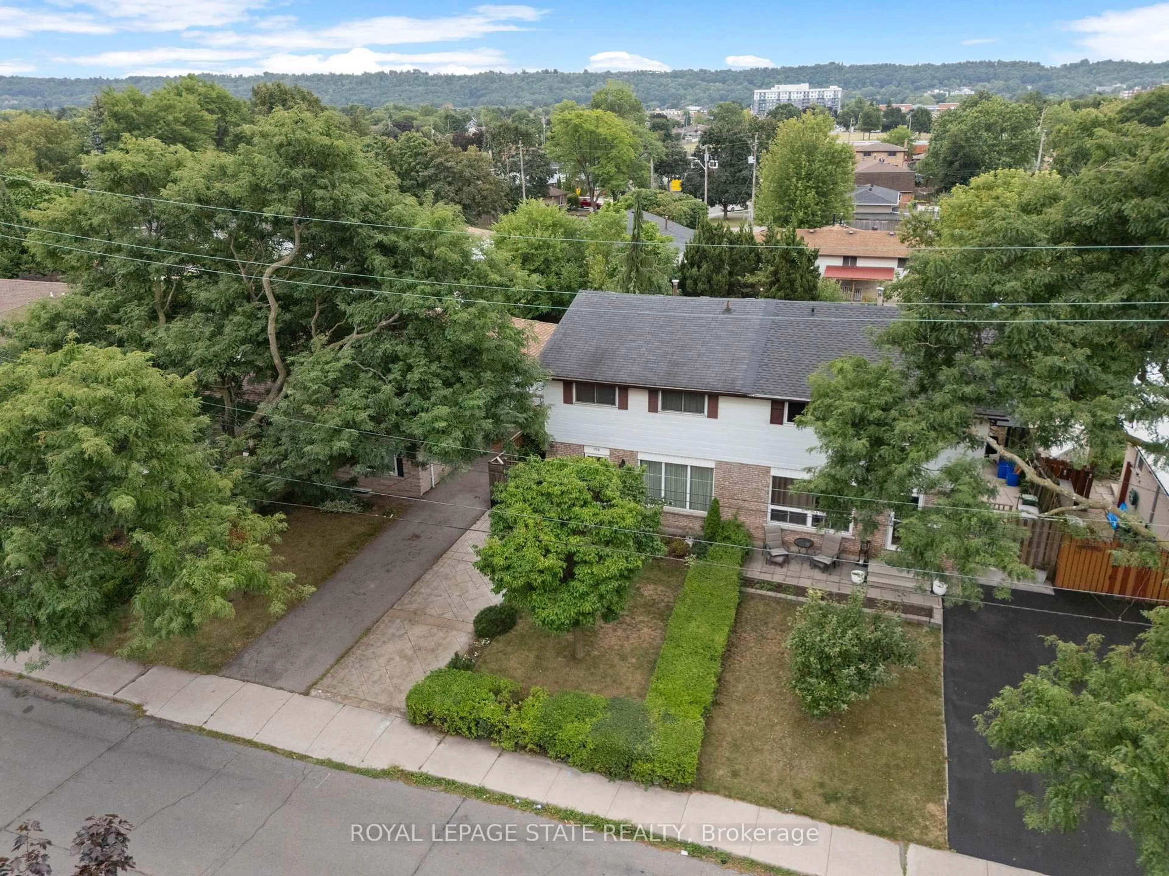 A pic from outside/outdoor area/front of a property/back of a property/a pic from drone, city buildings view from balcony for 104 Berkindale Dr, Hamilton Ontario L8E 1M5