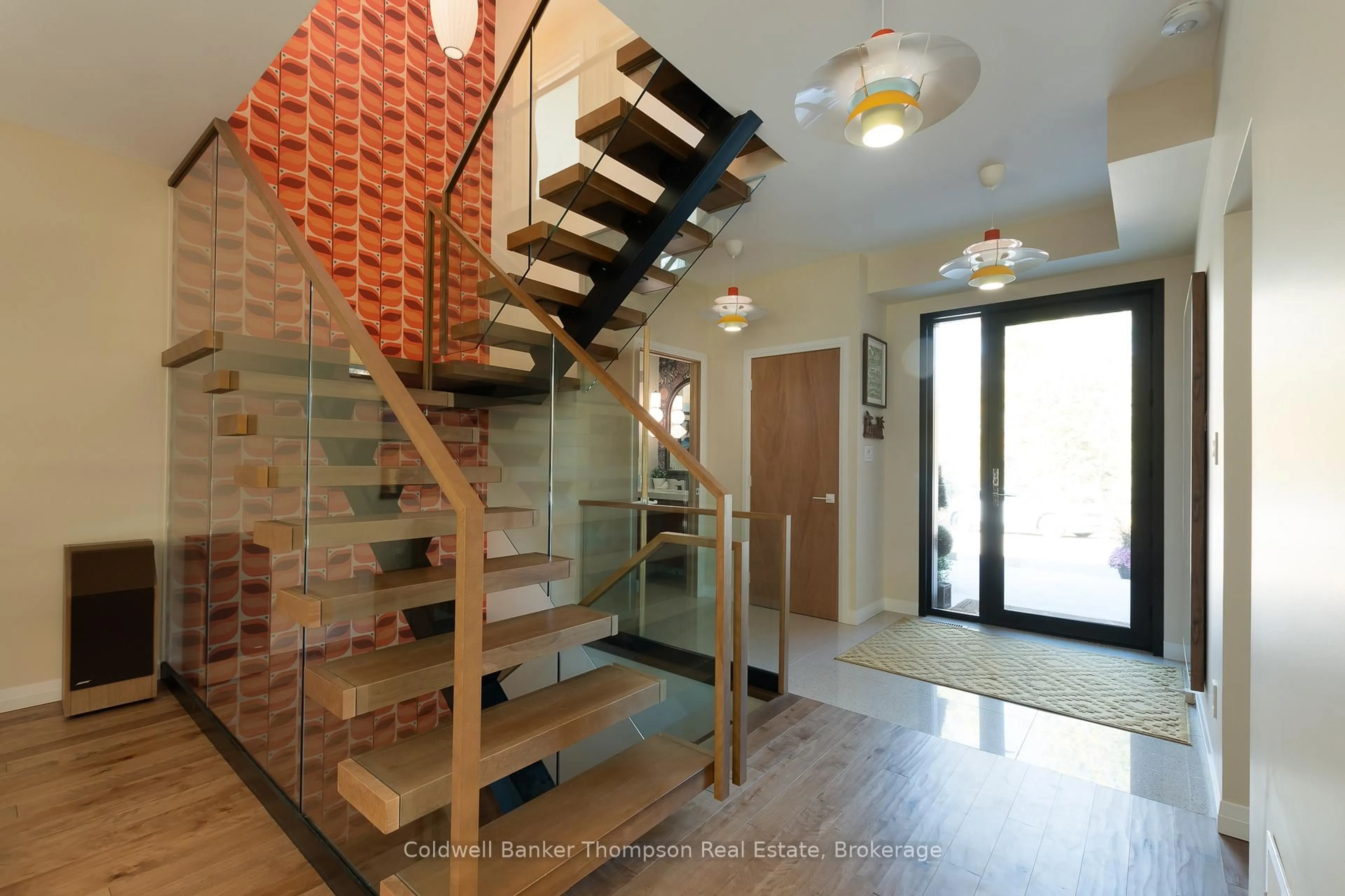 Indoor foyer for 649 Skyhills Rd, Huntsville Ontario P1H 2N5