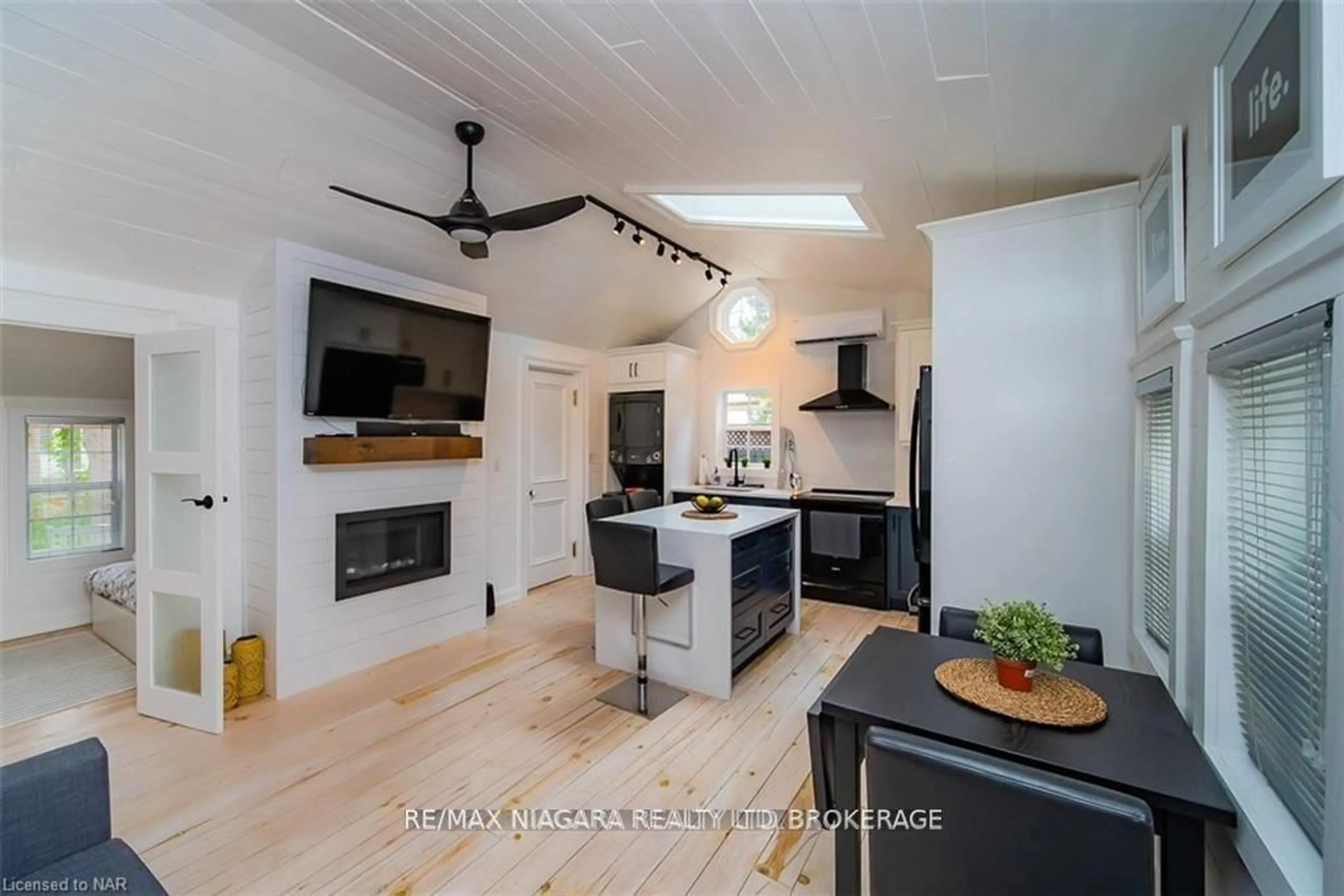 Open concept kitchen, wood/laminate floor for 343 Cambridge Rd, Fort Erie Ontario L0S 1B0