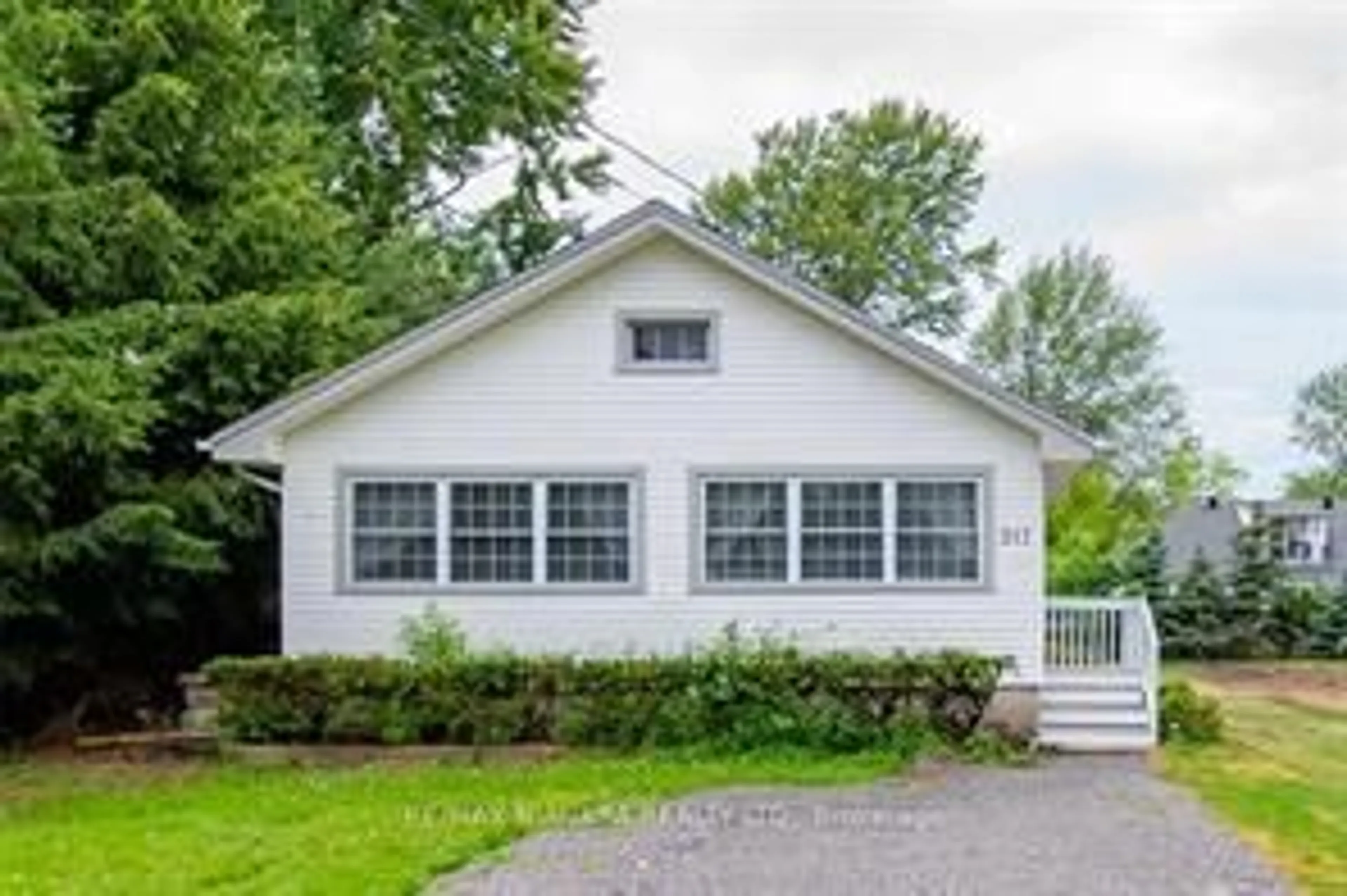 Home with vinyl exterior material, street for 317 Lakewood Ave, Fort Erie Ontario L0S 1B0