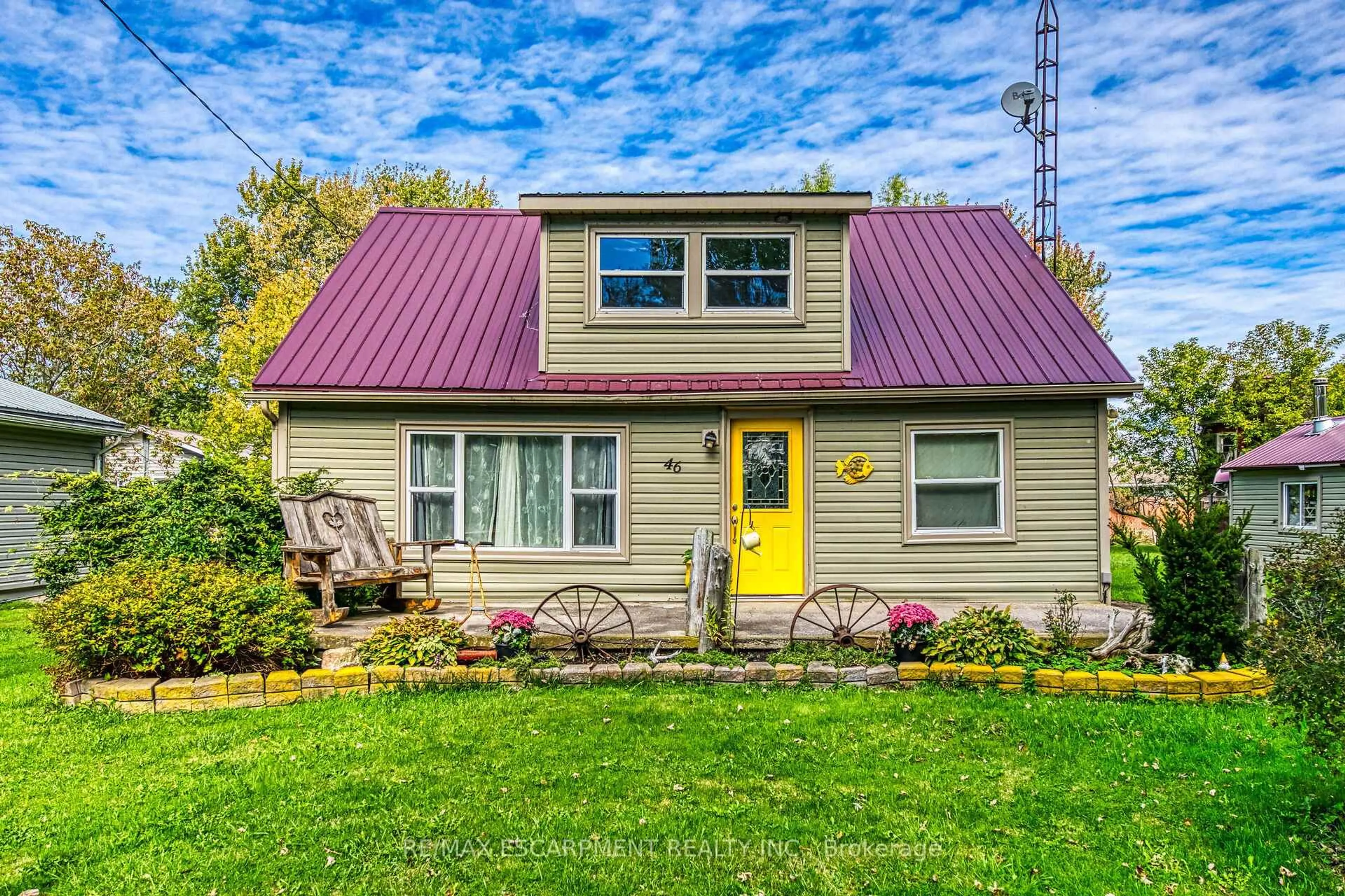 Home with vinyl exterior material, street for 46 NATURE Line, Haldimand Ontario N0A 1K0