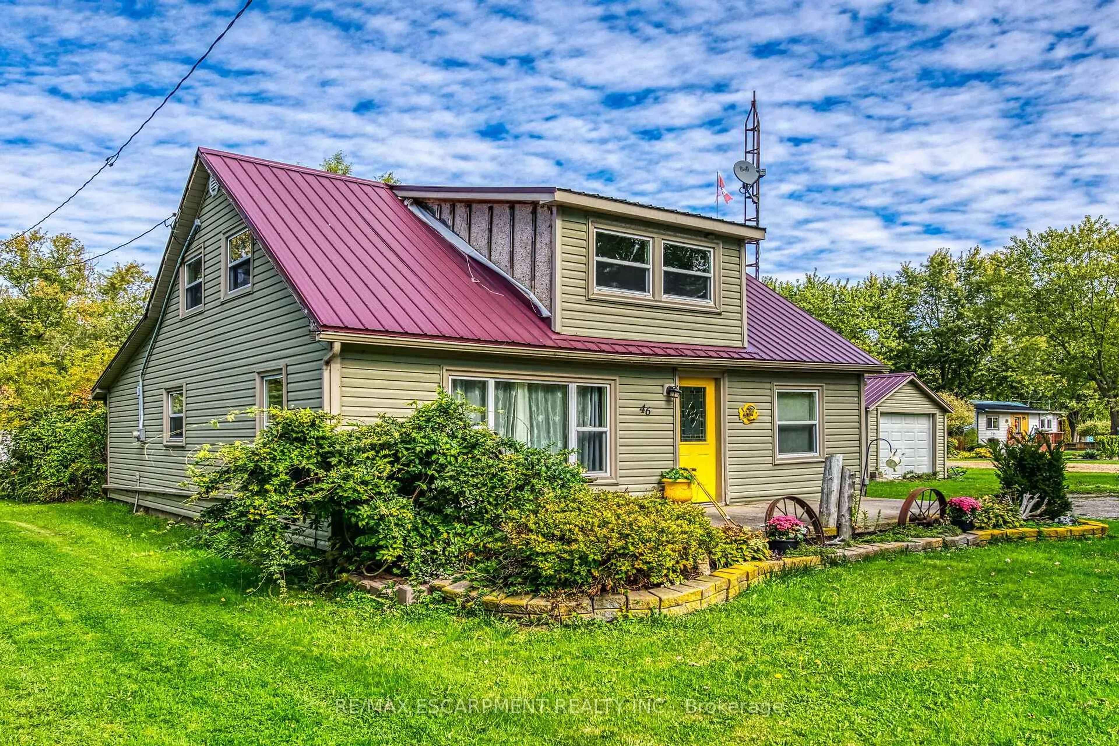 Home with vinyl exterior material, street for 46 NATURE Line, Haldimand Ontario N0A 1K0