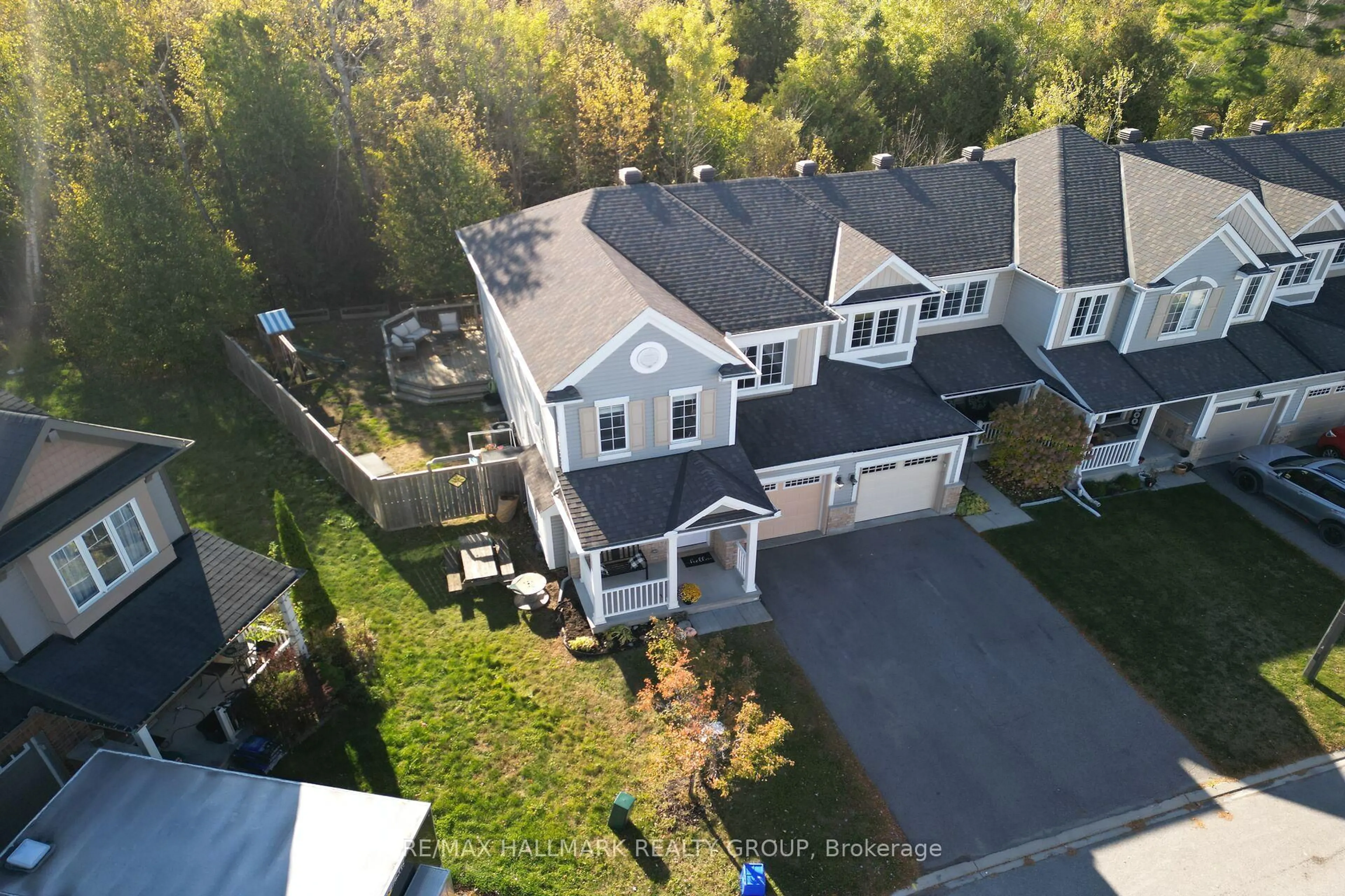 A pic from outside/outdoor area/front of a property/back of a property/a pic from drone, unknown for 125 Maestro Ave, Ottawa Ontario K2S 1B9