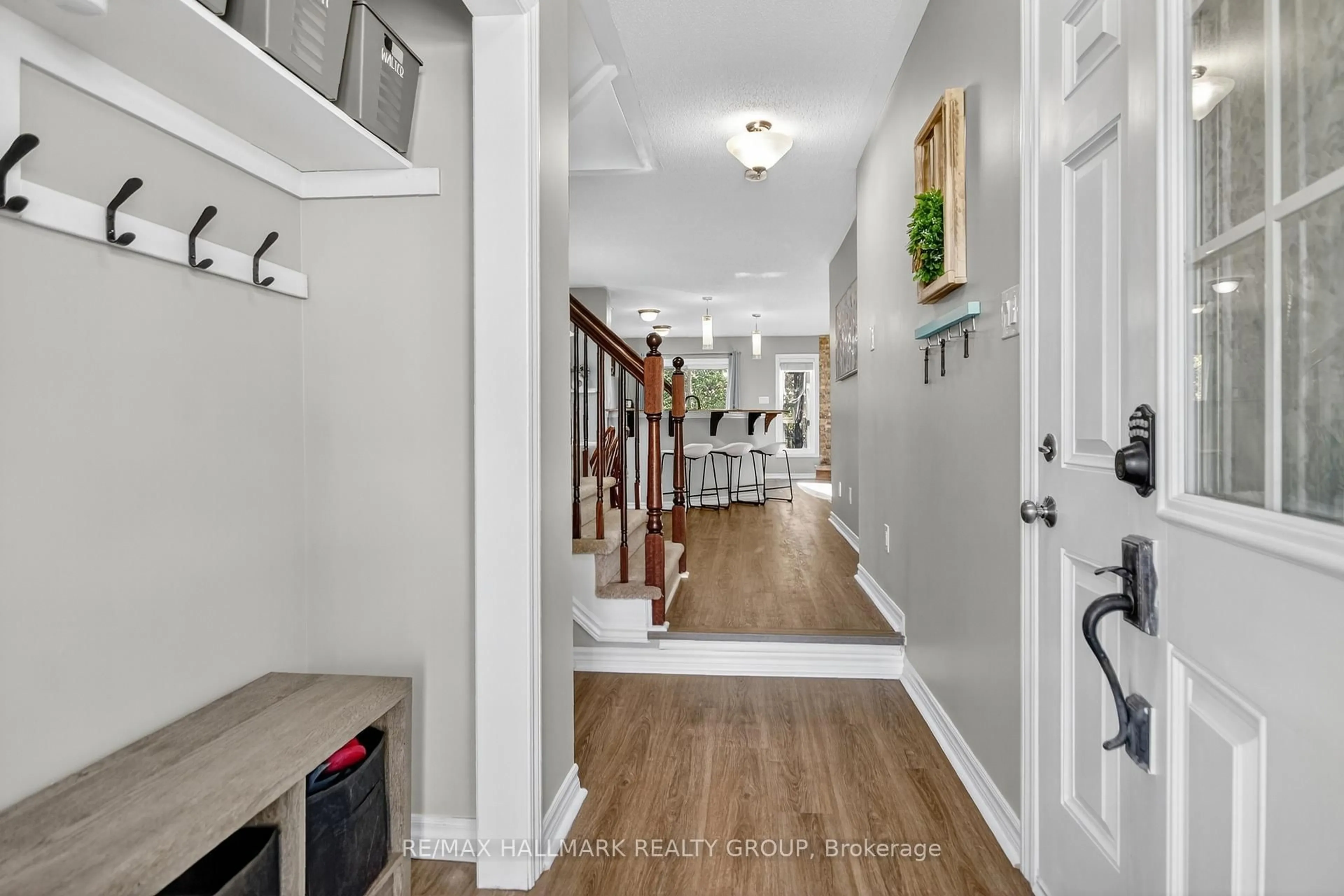 Indoor entryway for 125 Maestro Ave, Ottawa Ontario K2S 1B9