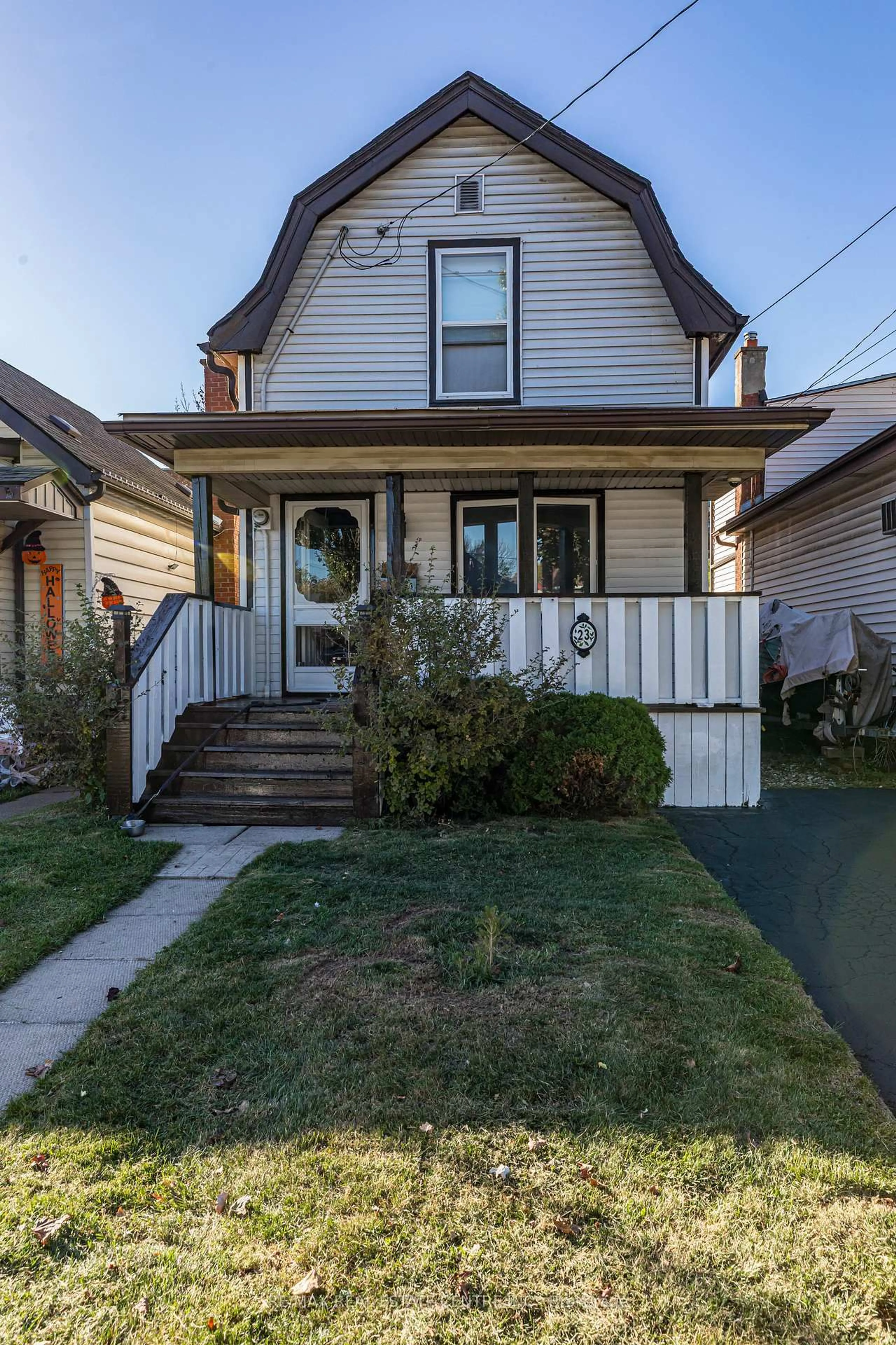 Home with vinyl exterior material, street for 23 Frederick Ave, Hamilton Ontario L8H 4K1